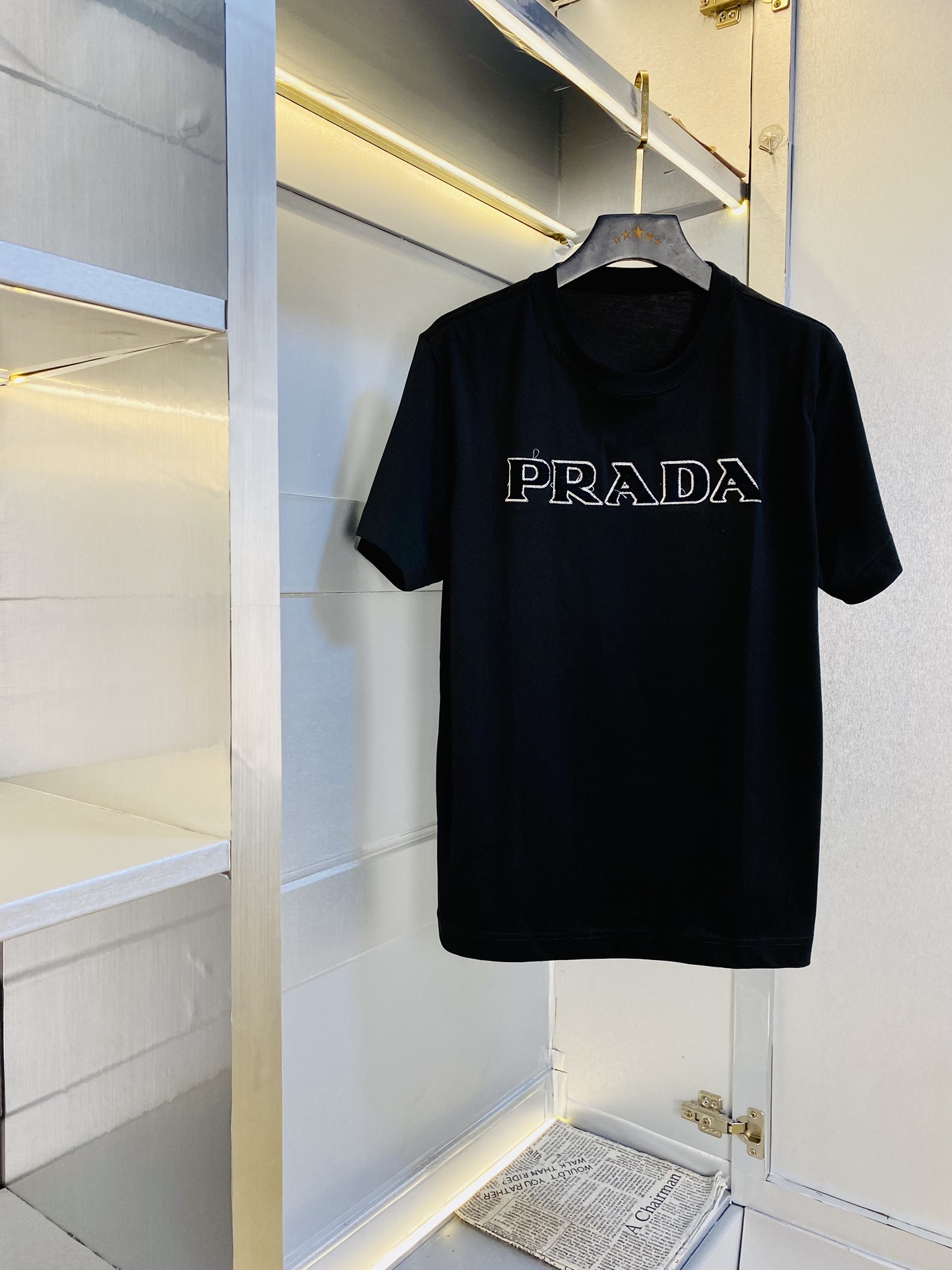 NO:420691,Wear 210 kilograms original order!  Fatty Gospel Couple Outfit Prada Prada Original Quality Latest Short Sleeve T-shirt Five-quarter Sleeve Middle Sleeve Selected counter Customized top-grade cotton imported fabric with original wash mark!  Complete three standards, all the details are perfectly 1-to-1 reproduction, restore the authenticity 100% original hardware, high-end customized auxiliary materials, original factory original standards, excellent upper body effect!  S-XXL (175/135 catties wear M), prada, prada, T-shirt, tees, t-shirt, alexander wang19860909穿210斤 原单货！胖子福音 情侣装普拉达Prada 原单品质 最新款 短袖T恤 五分袖中袖 精选专柜订制顶级纯棉进口面料 带原版洗水唛！三标齐全 所有细节做工完美1比1复刻 还原正品百分百 原版五金 高端订制辅料 原厂原标 上身效果超赞！码数偏大S-XXL(175/135斤穿M),,prada,prada,T-shirt,tees，t-shirt,alexander wang,Men's clothing