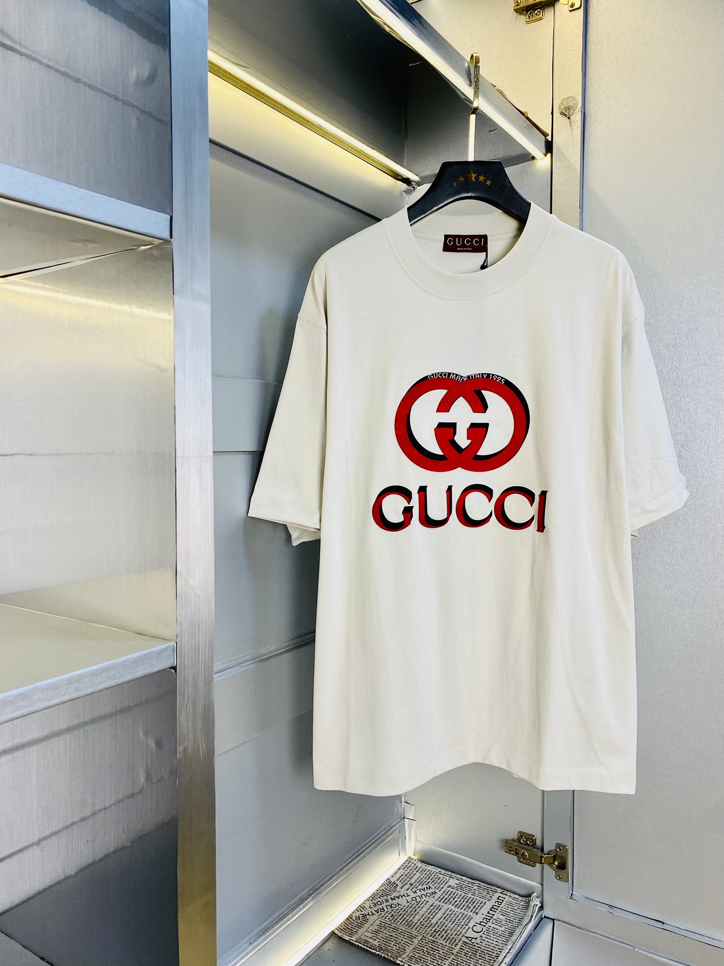 NO:424726,Wear 240 kilograms original order!  Fatty Gucci Original quality, latest style, short-sleeved T-shirt, five-point mid-sleeved, selected counter custom-made top-grade cotton imported fabric with original wash mark!  Complete three standards, all the details are perfectly 1-to-1 reproduction, restore the authenticity 100% original hardware, high-end customized auxiliary materials, original factory original standards, excellent upper body effect!  Color: off-white, black, green, white, large size S-XXL (175/130-160 jin wearing S), gucci, T-shirt, tees, t-shirt, alexander wang19860909穿240斤 原单货！胖子福音特别大古奇Gucci 原单品质 最新款 短袖T恤 五分袖中袖 精选专柜订制顶级纯棉进口面料 带原版洗水唛！三标齐全 所有细节做工完美1比1复刻 还原正品百分百 原版五金 高端订制辅料 原厂原标 上身效果超赞！颜色:米白色、黑色、绿色、白色、码数偏大S-XXL(175/130-160斤穿S),,gucci,T-shirt,tees，t-shirt,alexander wang,Men's clothing