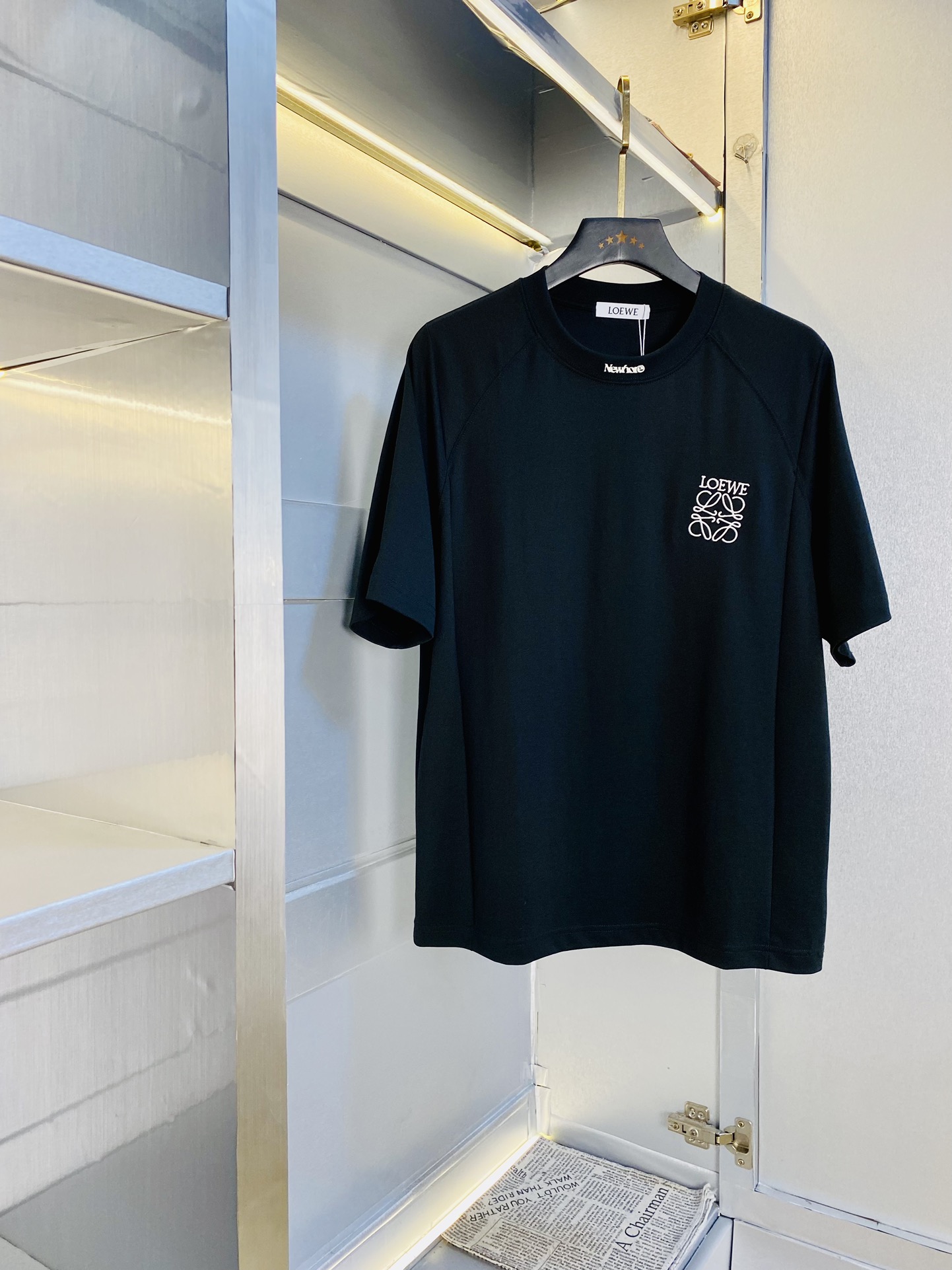 NO:480627,Wearing 220 pounds, Fatty Gospel, couple outfit Loewe, original quality, 2025 latest style, men's short-sleeved T-shirt, selected counter customized top mercerized cotton imported fabric, all details are perfectly 1 to 1 replica, restore the authentic 100% original hardware, high-end customized auxiliary materials, original factory original standard, excellent upper body effect!  M-3XL (175/130 catties M), loewe,loewe,t-shirt,tees,t-shirt,alexander wang19860909穿220斤 胖子福音 情侣装罗意威Loewe 原单品质 2025最新款 男装短袖T恤 精选专柜订制顶级丝光棉进口面料 所有细节做工完美1比1复刻 还原正品百分百 原版五金 高端订制辅料 原厂原标 上身效果超赞！码数偏大M-3XL(175/130斤穿M),,loewe,loewe,T-shirt,tees，t-shirt,alexander wang,Men's clothing