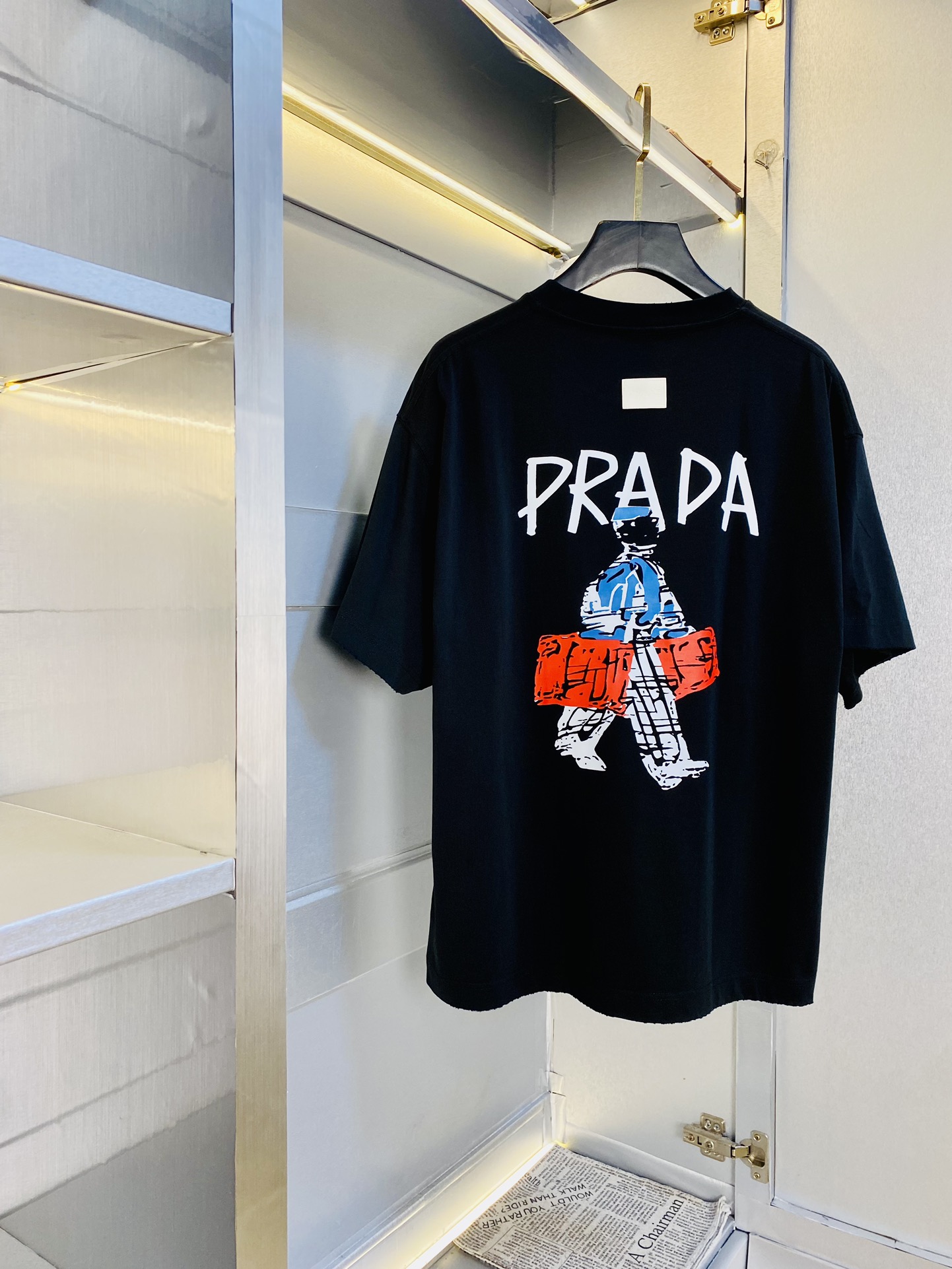 NO:462894,Wearing 220 pounds, Fatty Gospel, Couple outfit Prada Prada Original quality, 2025 latest style, men's short-sleeved T-shirt, selected counter customized top mercerized cotton imported fabric, all details are perfectly 1 to 1 replica, restore the authentic 100% original hardware, high-end customized auxiliary materials, original factory original standard, excellent upper body effect!  M-3XL (175/130 catties M), prada, prada, T-shirt, tees, t-shirt, alexander wang19860909穿220斤 胖子福音 情侣装普拉达Prada 原单品质 2025最新款 男装短袖T恤 精选专柜订制顶级丝光棉进口面料 所有细节做工完美1比1复刻 还原正品百分百 原版五金 高端订制辅料 原厂原标 上身效果超赞！码数偏大M-3XL(175/130斤穿M),,prada,prada,T-shirt,tees，t-shirt,alexander wang,Men's clothing