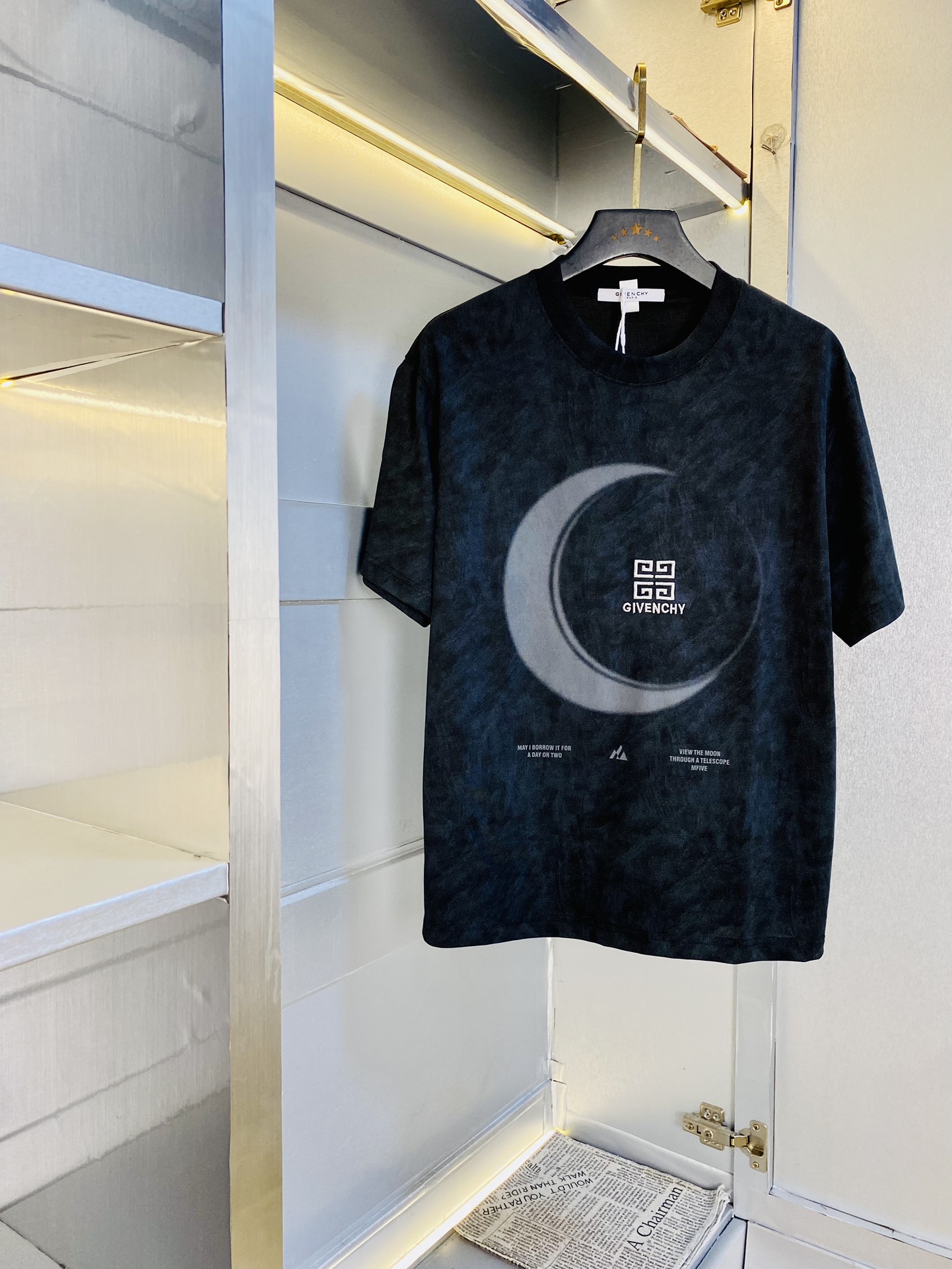 NO:424636,Wearing 220 pounds, gospel of fat man, couple outfit Givenchy Givenchy original quality, latest style, men's short-sleeved T-shirt, selected counter customized top mercerized cotton imported fabric, all details are perfectly 1 to 1 replica, restore the authentic 100% original hardware, high-end customized auxiliary materials, original factory original standard, excellent upper body effect!  M-3XL (175/130 catties M), given, given, given, T-shirt, tees, t-shirt, alexander wang19860909穿220斤 胖子福音 情侣装纪梵希Givenchy 原单品质 最新款 男装短袖T恤 精选专柜订制顶级丝光棉进口面料 所有细节做工完美1比1复刻 还原正品百分百 原版五金 高端订制辅料 原厂原标 上身效果超赞！码数偏大M-3XL(175/130斤穿M),,givenchy,givenchy,T-shirt,tees，t-shirt,alexander wang,Men's clothing