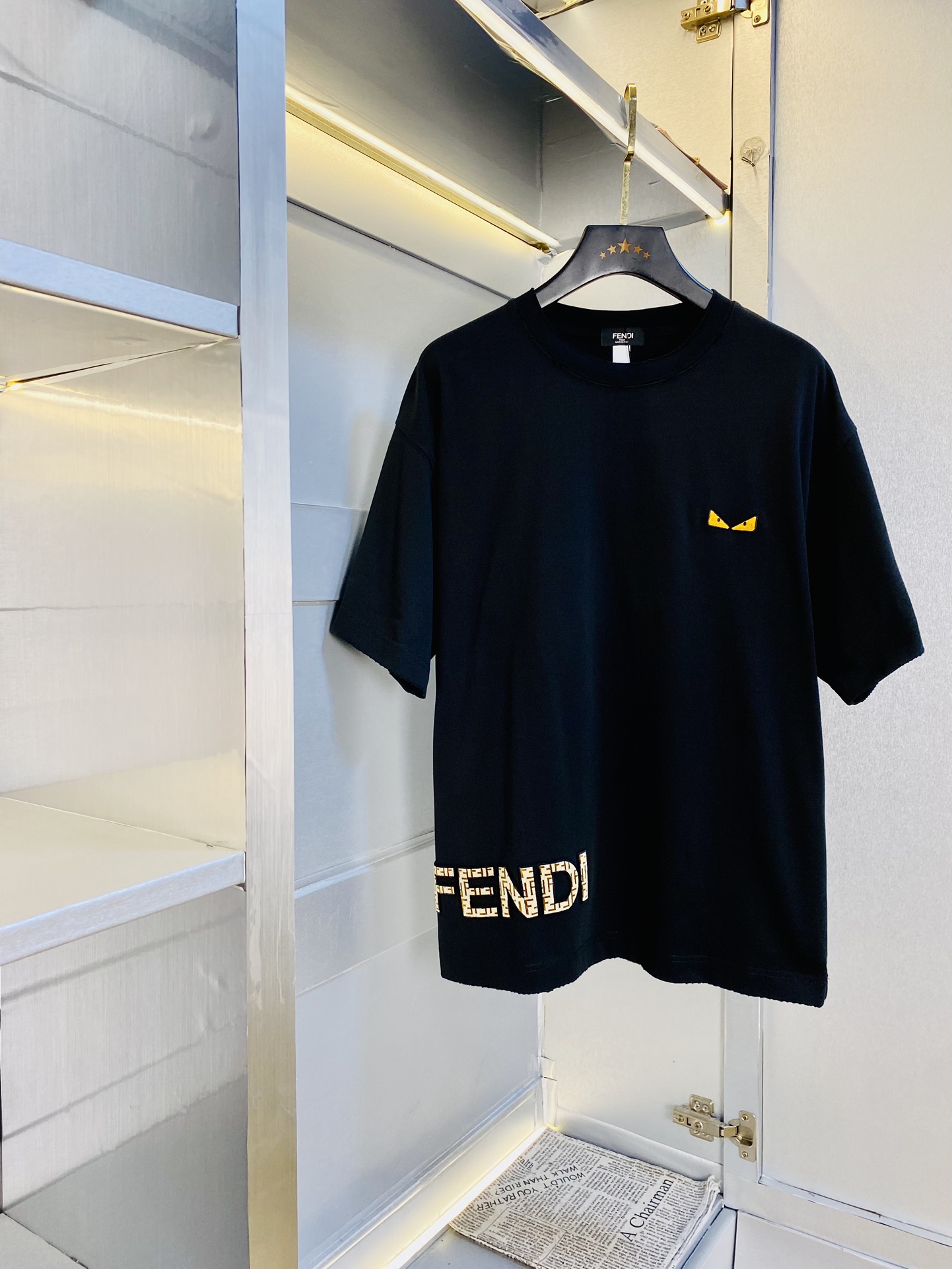 NO:480632,Wearing 220 pounds, Fatty Gospel, Couple outfit Fendi, Original quality, 2025 latest style, Men's short-sleeved T-shirt, Selected counter custom-made top mercerized cotton imported fabric, all details are perfectly 1 to 1 replica, restore the authentic 100% original hardware, high-end customized auxiliary materials, original factory original standard, excellent upper body effect!  M-3XL (175/130 catties M), fendi, fendi, T-shirt, tees, t-shirt, alexander wang19860909穿220斤 胖子福音 情侣装芬迪Fendi 原单品质 2025最新款 男装短袖T恤 精选专柜订制顶级丝光棉进口面料 所有细节做工完美1比1复刻 还原正品百分百 原版五金 高端订制辅料 原厂原标 上身效果超赞！码数偏大M-3XL(175/130斤穿M),,fendi,fendi,T-shirt,tees，t-shirt,alexander wang,Men's clothing