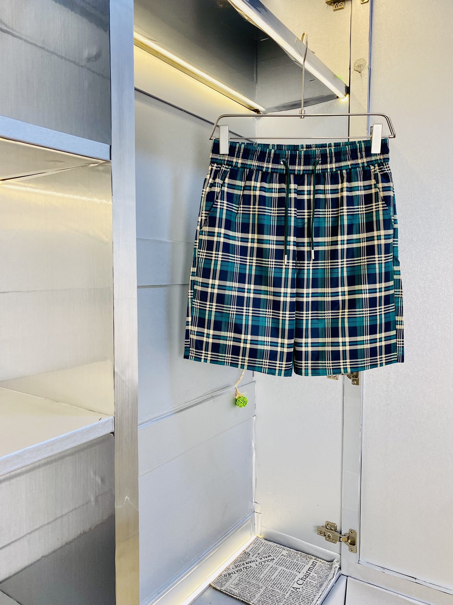 NO:510639,The gospel of Fatty Couple Style, 220 pounds to wear, Burberry Burberry, a big recommendation!  The latest version of the 2025 summer must-have counter series shorts, beach pants, five-quarter pants, casual pants, quick-drying pants, high-end customized original hardware. The upper body effect is super positive, the leg lines are fully demonstrated. The imported quick-drying fabric is provided by all customers. The texture is tight and delicate, the upper body is very comfortable and stylish, and it is extremely practical and versatile, which is very worth buying!  Requested recommendations from old customers!  Code count: M-4XL, burberry, burberry, shorts, alexander wang19860909情侣款胖子福音 220斤可穿 巴宝莉Burberry 重磅推荐！2025夏天必备专柜系列最新款短裤沙滩裤五分裤休闲裤速干裤高端订制原版五金 上身效果超正,腿部线条完全得到彰显,全客供进口速干面料 纹理 紧致细腻,上身非常舒适有型,而且极为实穿百搭,非常值得入手！老客户必收推荐！ 码数:M-4XL,,burberry,burberry,shorts,alexander wang,Men's clothing