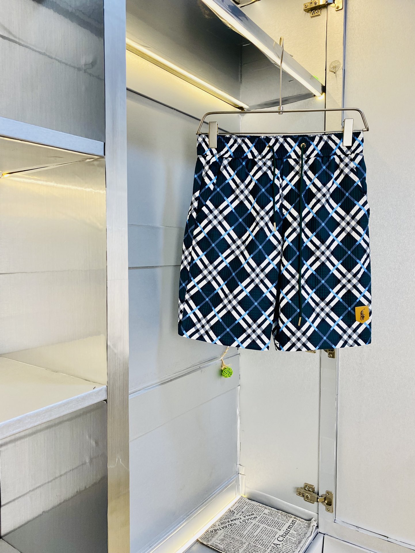 NO:460122,The gospel of fat couples, pounds to wear, Burberry, Burberry, a big recommendation!  The latest summer must-have counter series shorts, beach pants, five-quarter pants, casual pants, quick-drying pants, high-end customized original hardware. The upper body effect is super positive, the leg lines are fully demonstrated. The imported quick-drying fabric is supplied by all customers. The texture is tight and delicate, the upper body is very comfortable and stylish, and it is extremely practical and versatile, which is very worth buying!  Requested recommendations from old customers!  Code count: M-4XL, burberry, burberry, shorts, alexander wang19860909情侣款胖子福音 斤可穿 巴宝莉Burberry 重磅推荐！夏天必备专柜系列最新款短裤沙滩裤五分裤休闲裤速干裤高端订制原版五金 上身效果超正,腿部线条完全得到彰显,全客供进口速干面料 纹理 紧致细腻,上身非常舒适有型,而且极为实穿百搭,非常值得入手！老客户必收推荐！ 码数:M-4XL,,burberry,burberry,shorts,alexander wang,Men's clothing