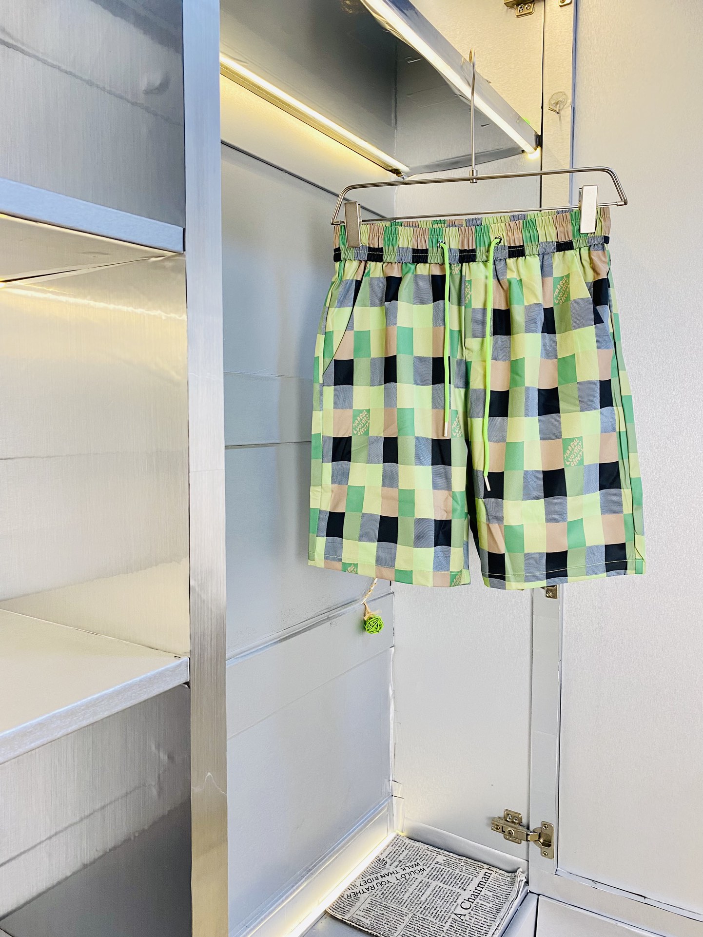 NO:510642,The gospel of the couple's fat man, 220 pounds to wear, Louis Vuitton Lv, a big recommendation!  The latest version of the 2025 summer must-have counter series shorts, beach pants, five-quarter pants, casual pants, quick-drying pants, high-end customized original hardware. The upper body effect is super positive, the leg lines are fully demonstrated. The imported quick-drying fabric is provided by all customers. The texture is tight and delicate, the upper body is very comfortable and stylish, and it is extremely practical and versatile, which is very worth buying!  Requested recommendations from old customers!  Number of codes: M-4XL, louis vuitton,louis vuitton, shorts,alexander wang19860909情侣款胖子福音 220斤可穿 路易威登Lv 重磅推荐！2025夏天必备专柜系列最新款短裤沙滩裤五分裤休闲裤速干裤高端订制原版五金 上身效果超正,腿部线条完全得到彰显,全客供进口速干面料 纹理 紧致细腻,上身非常舒适有型,而且极为实穿百搭,非常值得入手！老客户必收推荐！ 码数:M-4XL,,louis vuitton,louis vuitton,shorts,alexander wang,Men's clothing