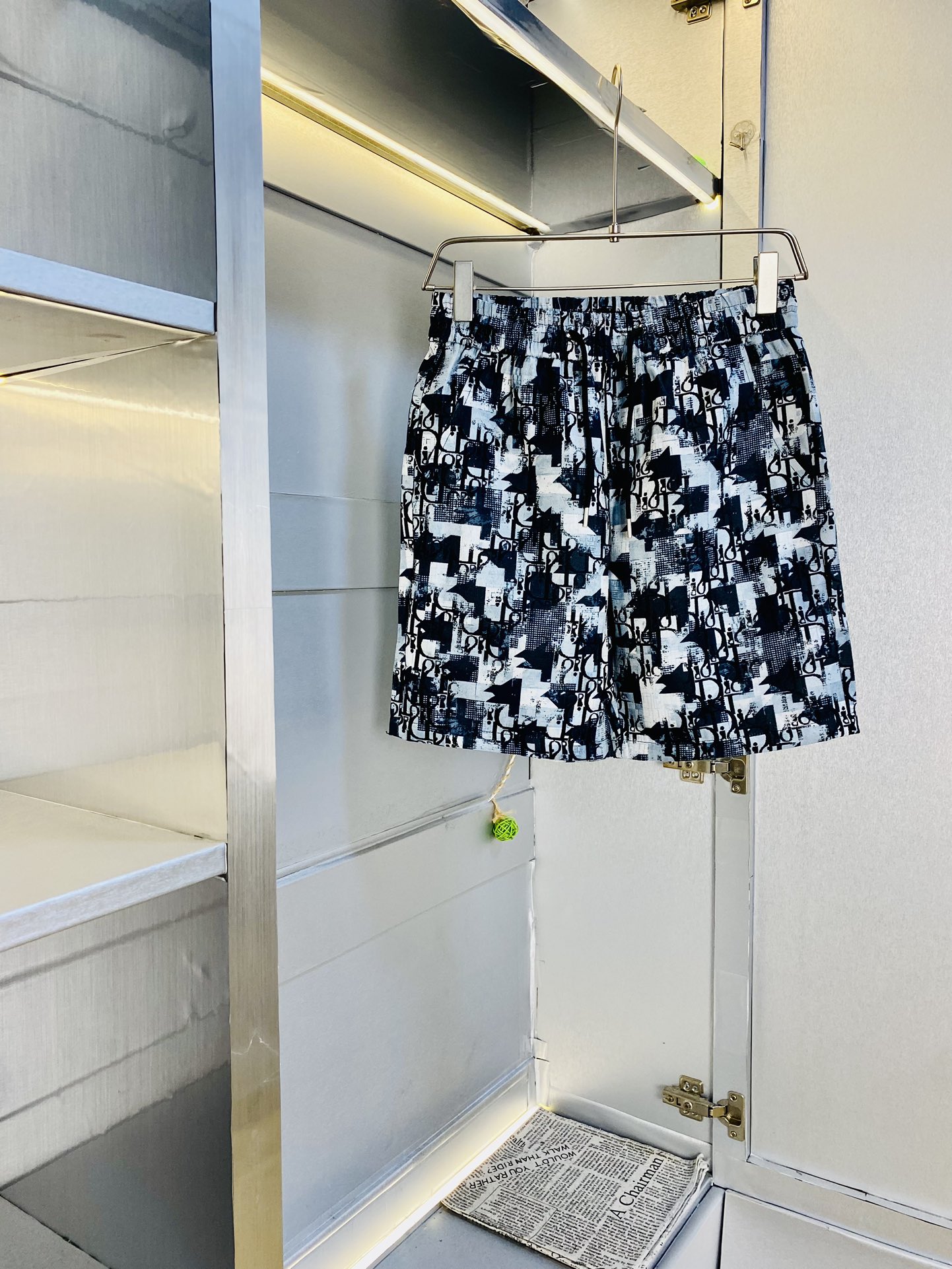 NO:472615,The gospel of Fatty Couple Style 220 pounds to wear Dior Dior is a big recommendation!  The latest style of shorts, beach pants, five-quarter pants, casual pants, high-end customized original hardware, the upper body effect is super positive, the leg lines are fully demonstrated, and the imported quick-drying fabric is provided by all customers. The texture is tight and delicate, the upper body is very comfortable and stylish, and it is extremely practical and versatile, which is very worth buying!  Requested recommendations from old customers!  Number of codes: M-4XL, dior, dior, shorts, alexander wang19860909情侣款胖子福音 220斤可穿 迪奥Dior 重磅推荐！2025夏天必备专柜系列最新款短裤沙滩裤五分裤休闲裤 高端订制原版五金 上身效果超正,腿部线条完全得到彰显,全客供进口速干面料 纹理 紧致细腻,上身非常舒适有型,而且极为实穿百搭,非常值得入手！老客户必收推荐！ 码数:M-4XL,,dior,dior,shorts,alexander wang,Men's clothing