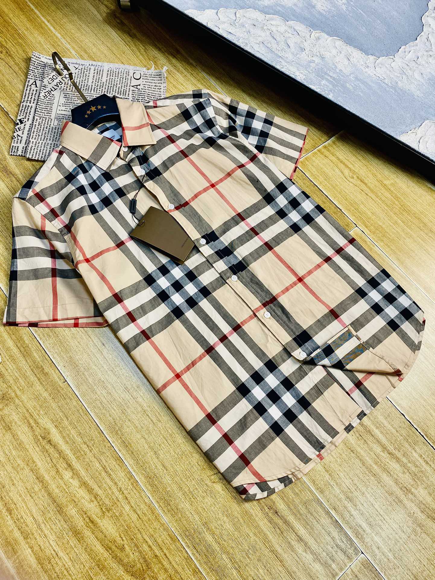 NO:460141,Three-standard official website model, can wear 200 catties Burberry Burberry Original quality Latest style Classic plaid short-sleeved shirt Selected counter custom top-grade short-sleeved shirt Imported fabric with original washing mark All details are perfect 1 to 1 replica Restore authentic 100% Original hardware Button strap LOGO High-end customized auxiliary materials Original original mark Excellent upper body effect Large size M-XXL (175/130 catties M),,burberry,burberry,shirts,T-shirt,alexander wang19860909三标齐全官网款 可穿200斤 巴宝莉 Burberry 原单品质 最新款 经典格子短袖衬衫 精选专柜订制顶级短袖衬衣 进口面料带原版洗水唛 所有细节做工完美1比1复刻 还原正品百分百 原版五金 纽扣带LOGO 高端订制辅料 原厂原标 上身效果超赞 码数偏大 M-XXL（175/130斤穿M）,,burberry,burberry,shirts,T-shirt,alexander wang,Men's clothing