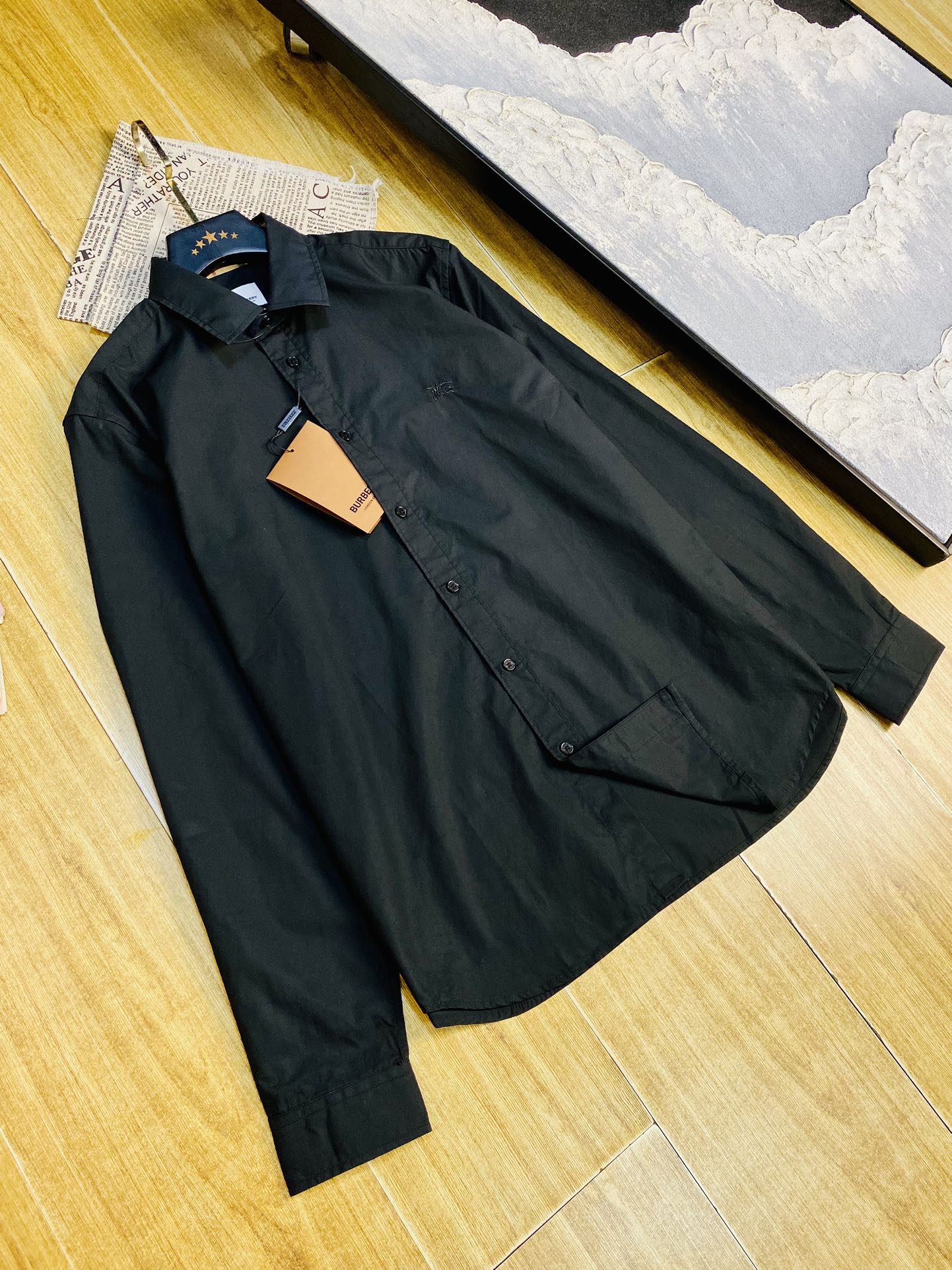 NO:469739,Three-standard official website model, can wear 200 catties Burberry Burberry Original quality Latest model Embroidered war horse long-sleeved shirt Selected counter custom top-grade long-sleeved shirt Imported fabric with original washing mark All details are perfect 1 to 1 reproduction Restore authentic 100% Original hardware Button strap LOGO High-end customized auxiliary materials Original original mark Excellent upper body effect Large size M-XXL (175/130 catties M), Burberry, Burberry, Shirts, alexander wang19860909三标齐全官网款 可穿200斤 巴宝莉 Burberry 原单品质 最新款 刺绣战马长袖衬衫 精选专柜订制顶级长袖衬衣 进口面料带原版洗水唛 所有细节做工完美1比1复刻 还原正品百分百 原版五金 纽扣带LOGO 高端订制辅料 原厂原标 上身效果超赞 码数偏大 M-XXL（175/130斤穿M）,,burberry,burberry,shirts,alexander wang,Men's clothing