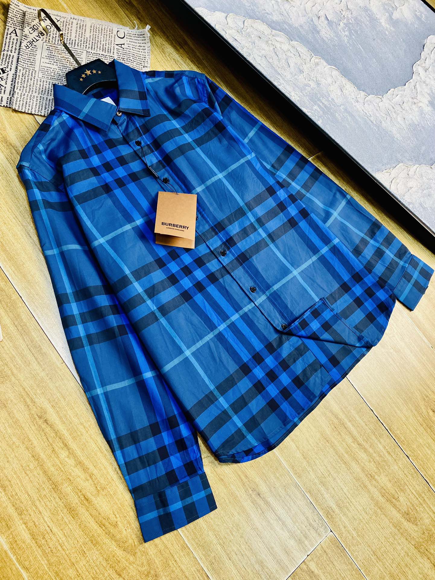 NO:469745,Three-standard official website model, can wear 200 catties Burberry Burberry Original quality Latest style Men's classic plaid long-sleeved shirt Selected counter custom top-grade long-sleeved shirt Imported fabric with original washing mark All details are perfect 1 to 1 reproduction Restore authentic 100% Original hardware Button strap LOGO High-end customized auxiliary materials Original original mark Excellent upper body effect Large size M-XXL (175/130 catties M), Burberry, Burberry, Shirts, alexander wang19860909三标齐全官网款 可穿200斤 巴宝莉 Burberry 原单品质 最新款 男装经典格子长袖衬衫 精选专柜订制顶级长袖衬衣 进口面料带原版洗水唛 所有细节做工完美1比1复刻 还原正品百分百 原版五金 纽扣带LOGO 高端订制辅料 原厂原标 上身效果超赞 码数偏大 M-XXL（175/130斤穿M）,,burberry,burberry,shirts,alexander wang,Men's clothing