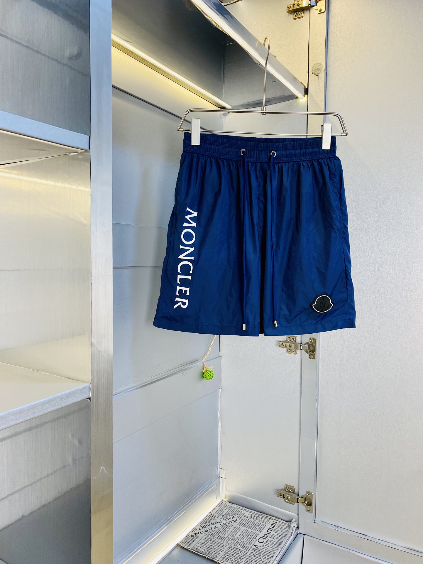 NO:469682,Original single product couple's cover-mouthed Moncler summer shorts available simultaneously in the counter, complete three standards, with washing water mark, hardware with logo, fashionable casual pants, quick-drying shorts, quick-drying pants, beach pants, imported original fabric, comfortable and breathable upper body, top craft pattern, waist craft thread surround, extremely high grade, super positive style, fashionable and stylish upper body!  A must-have item for spring and summer wardrobe!  Size M-3XL, Moncler, shorts, alexander wang19860909原单货 情侣款蒙口Moncler 夏季新品短裤 专柜同步有售,三标齐全 带洗水唛 五金带Logo,时尚休闲裤 速干短裤 速干裤 沙滩裤,进口原版面料,上身舒适透气,顶级工艺图案,腰围工艺螺纹围接,档次极高,版型超正,上身时尚有型！春夏衣橱必备单品！尺码M-3XL,,Moncler,shorts,alexander wang,Men's clothing