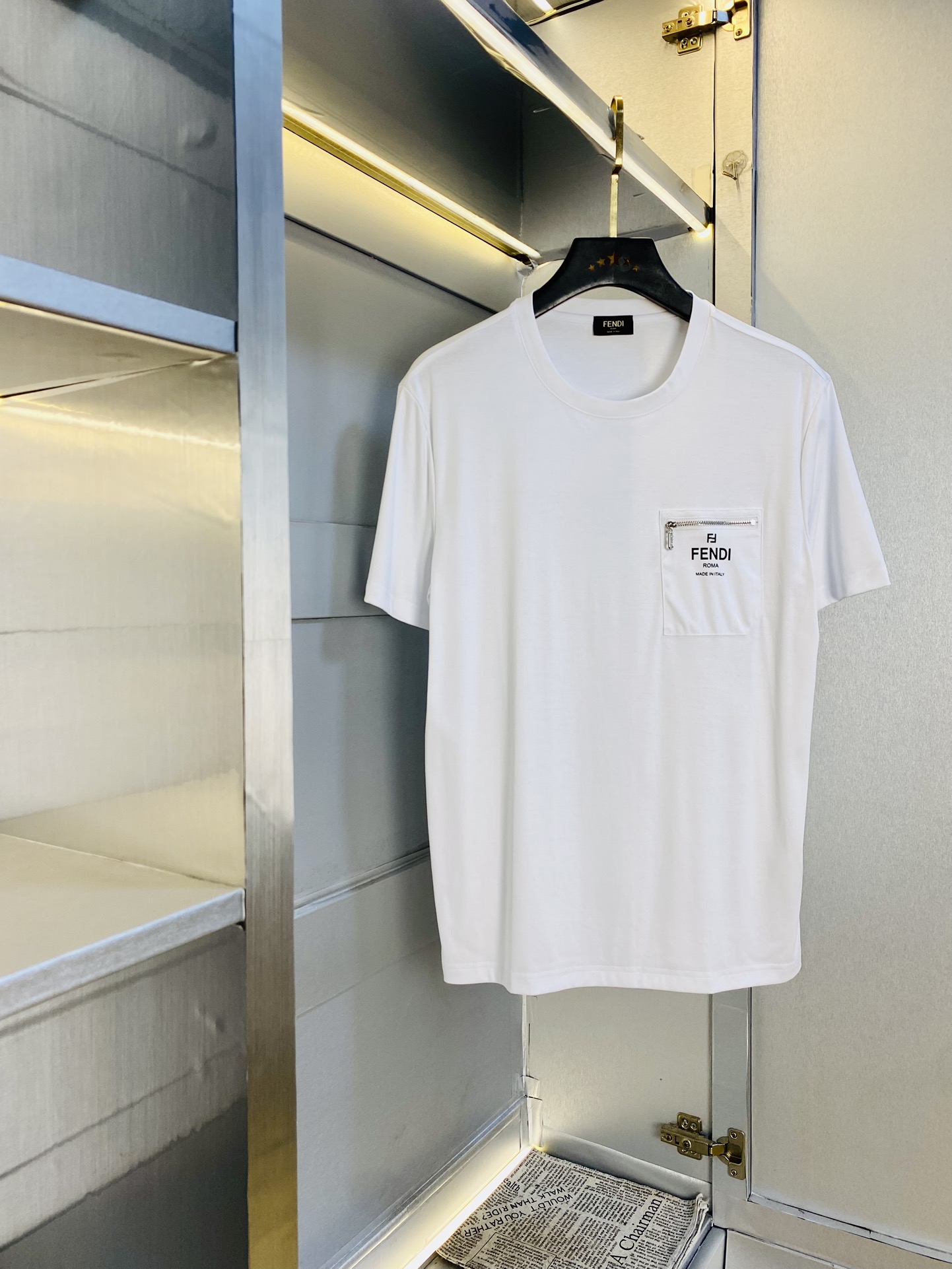 NO:452503,The same style of Fendi Fendi original single quality, the latest round neck short-sleeved T-shirt, selected counter customized top-grade double mercerized cotton imported fabric, all details are perfectly 1 to 1 replica, restore the authenticity 100% original hardware, high-end custom auxiliary materials, original factory original standard, excellent upper body effect, code number M-3XL,,fendi,fendi,T-shirt,tees,t-shirt,alexander wang19860909官网同款芬迪Fendi 原单品质 最新款圆领短袖T恤 精选专柜订制顶级双丝光棉进口面料 所有细节做工完美1比1复刻 还原正品百分百 原版五金 高端订制辅料 原厂原标 上身效果超赞 码数 M-3XL,,fendi,fendi,T-shirt,tees，t-shirt,alexander wang,Men's clothing