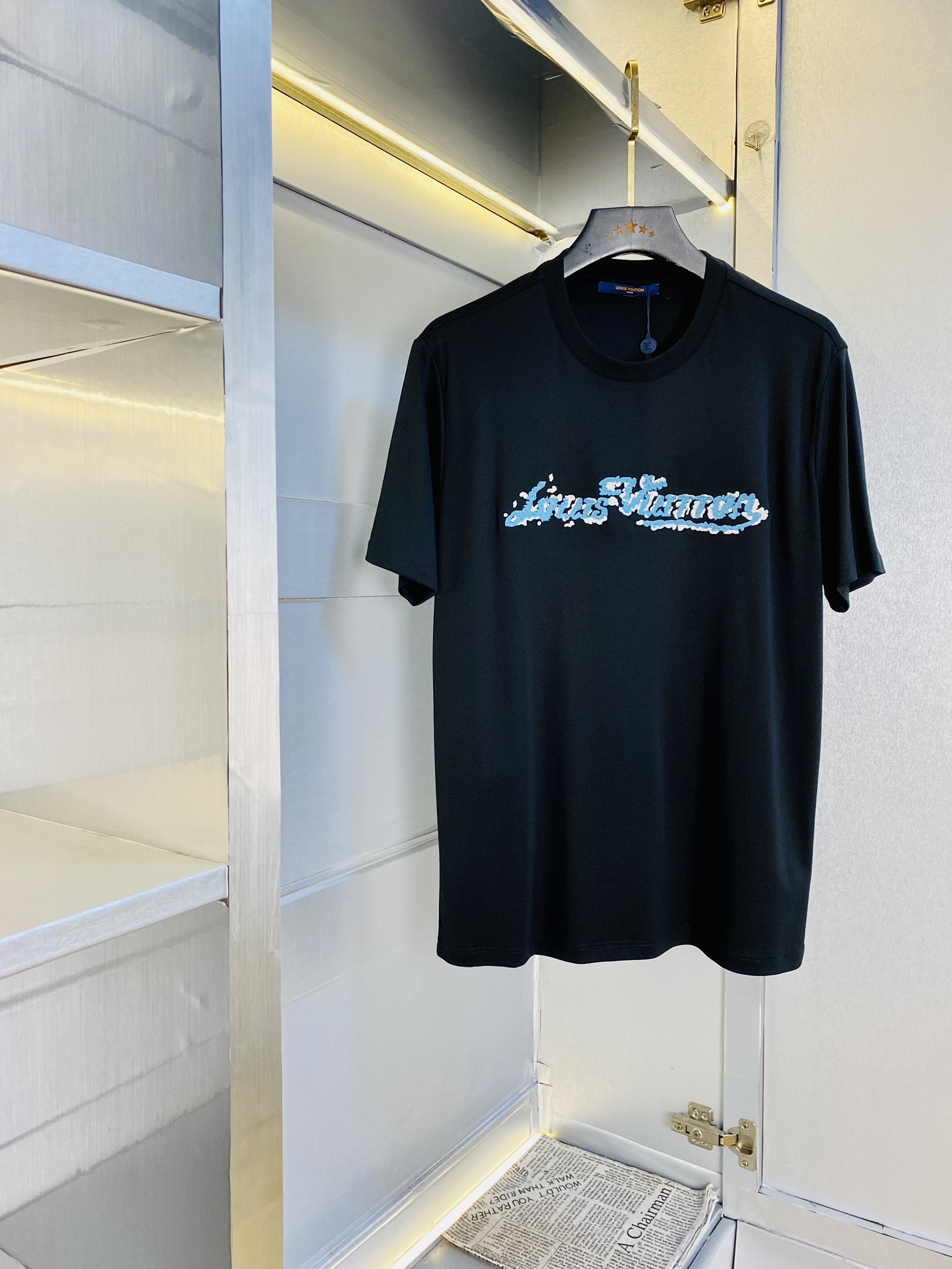 NO:446673,The same Louis Vuitton Lv on the official website original single quality latest round neck short-sleeved T-shirt selected counter custom-made top double mercerized cotton imported fabrics. All details are perfectly 100% replica of the original product. Original hardware. High-end customized auxiliary materials. Original original mark. The upper body effect is excellent. Number of codes. M-3XL,,louis vuitton,louis vuitton,T-shirt,tees,t-shirt,alexander wang19860909官网同款路易威登Lv 原单品质 最新款圆领短袖T恤 精选专柜订制顶级双丝光棉进口面料 所有细节做工完美1比1复刻 还原正品百分百 原版五金 高端订制辅料 原厂原标 上身效果超赞 码数 M-3XL,,louis vuitton,louis vuitton,T-shirt,tees，t-shirt,alexander wang,Men's clothing