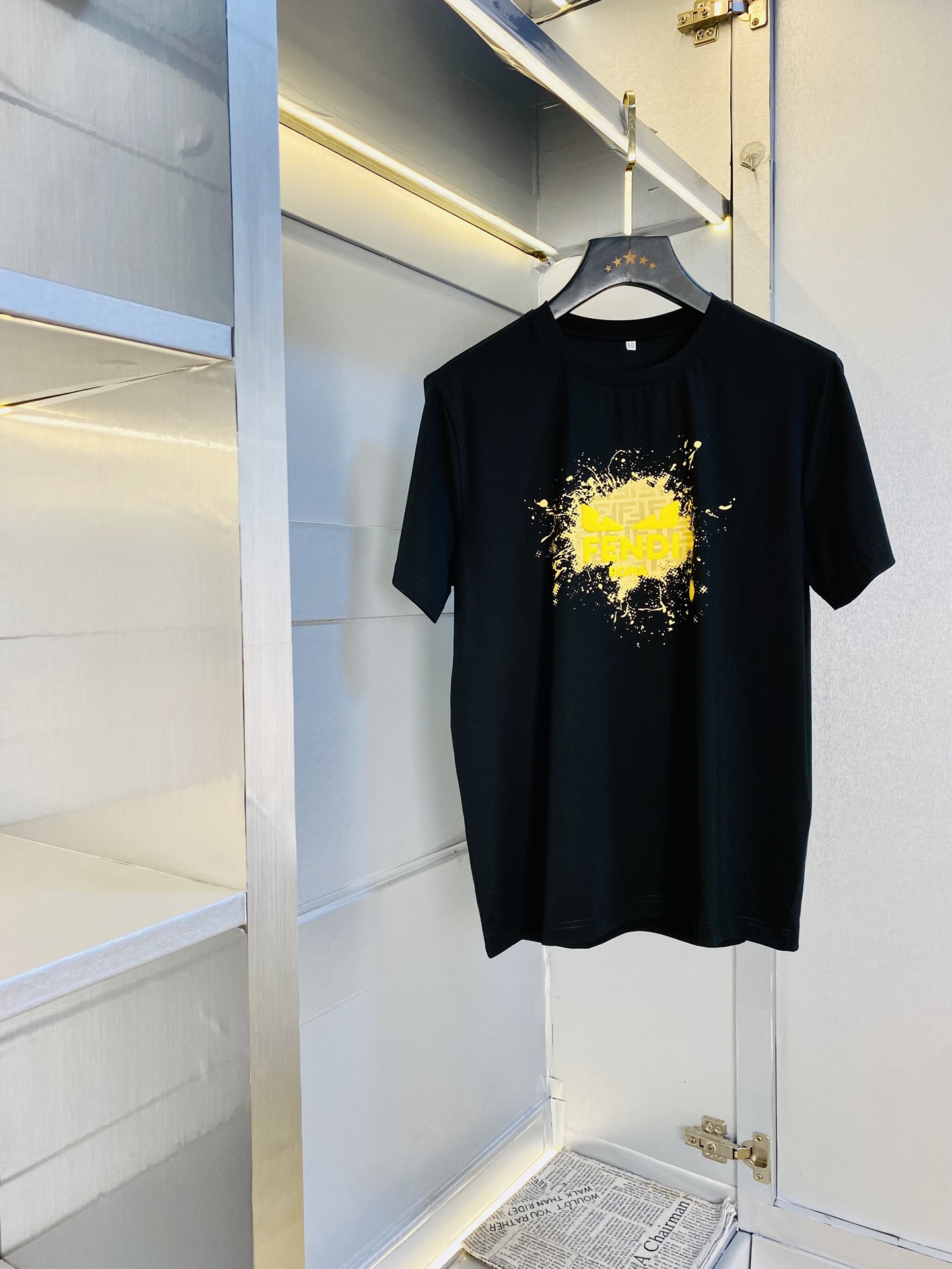 NO:508300,Wear 240 pounds, gospel of fat man, couple model, size M-6XL, Fendi Fendi original single quality, latest style, round neck short-sleeved T-shirt, selected counter customized top-grade double mercerized cotton imported fabric, all details are perfectly 1 to 1 replica, restore the authentic 100% original hardware, high-end customized auxiliary materials, original factory original standard, excellent upper body effect!  ,fendi,fendi,T-shirt,tees,t-shirt,alexander wang19860909穿240斤 胖子福音 情侣款 码数M-6XL 芬迪Fendi 原单品质 最新款 圆领短袖T恤衣服 精选专柜订制顶级双丝光棉进口面料 所有细节做工完美1比1复刻 还原正品百分百 原版五金 高端订制辅料 原厂原标 上身效果超赞！,,fendi,fendi,T-shirt,tees，t-shirt,alexander wang,Men's clothing