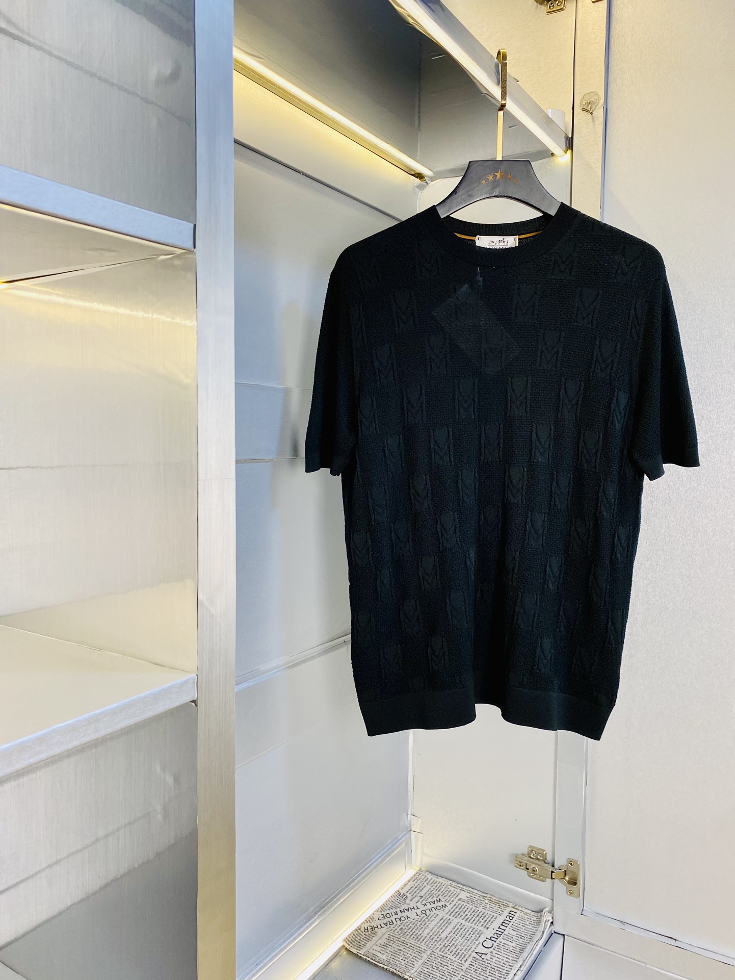 NO:509254,Original single item, wearable Hermes Hermes sweater, super soft yarn skin-friendly and comfortable short-sleeved T-shirt, 2025 summer new short-sleeved sweater, released simultaneously on the official website, imported Italian blended wool, light and soft, the whole piece adopts 14 knitting method, and special color materials for men's clothing, the upper body is skin-friendly and comfortable and breathable, low-key and luxurious. Size M-3XL,, hermes, hermes, T-shirt, tees, t-shirt, alexander wang19860909原单货 可穿斤爱马仕Hermes 针织衫 超柔纱线亲肤舒适短袖T恤 2025夏季新品短袖针织衫,官网同步发售,意大利进口混纺羊毛,轻薄柔软,全件采用14针织法,选用男装特别色料 上身亲肤舒适透气,低调奢华. 码数M-3XL,,hermes,hermes,T-shirt,tees，t-shirt,alexander wang,Men's clothing