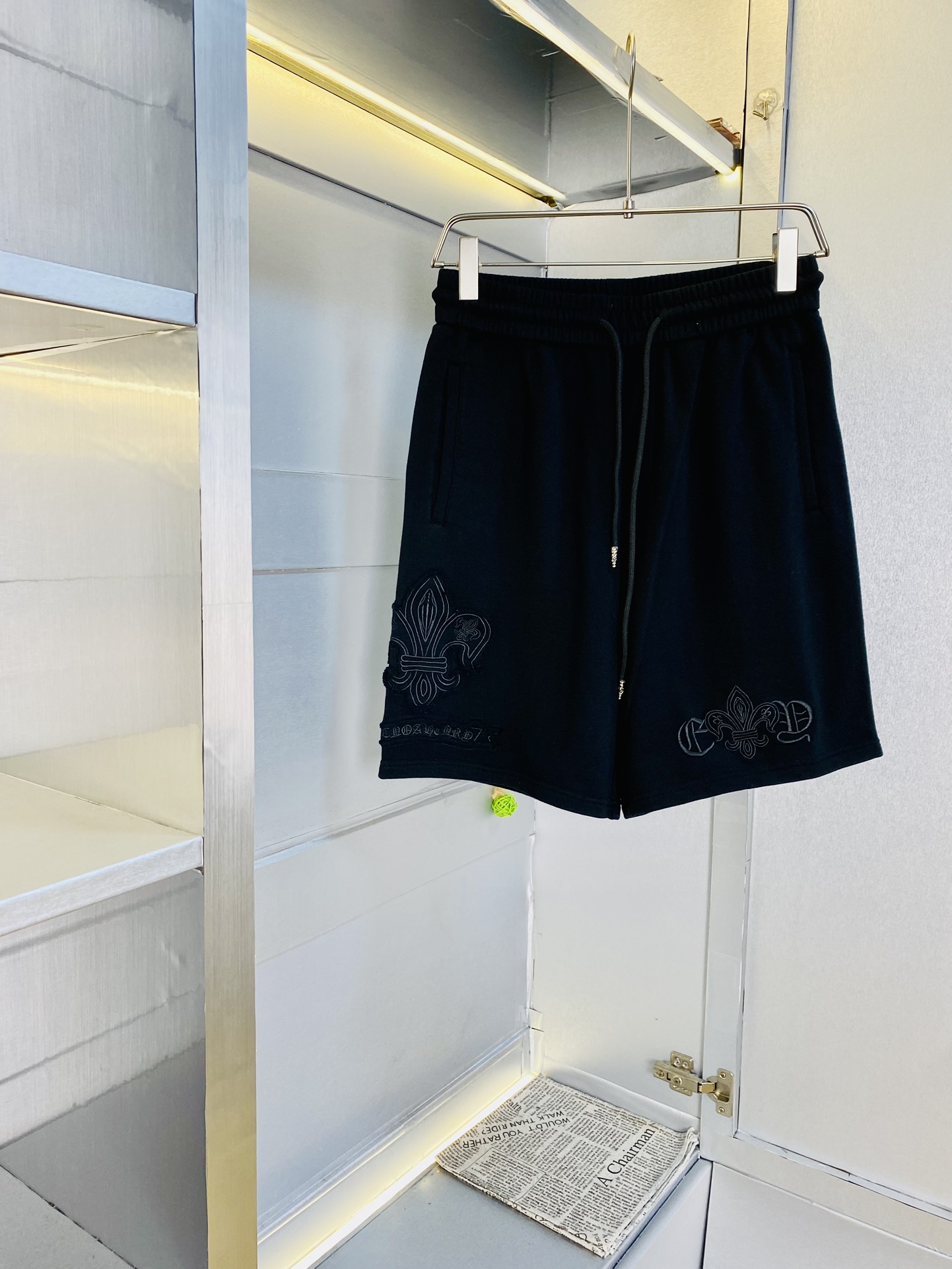 NO:446699,The Gospel of Fatty Couple Style Original Single Product 200kg Wearable Croxin Chrome Hermes Big Recommendation!  The latest summer must-have counter series shorts, beach pants, five-quarter pants, casual pants, high-end customized original hardware. The upper body effect is super positive, the leg lines are fully demonstrated, and the imported fabric is provided by all customers. The texture is tight and delicate, the upper body is very comfortable and stylish, and it is extremely practical and versatile, which is very worth buying!  Requested recommendations from old customers!  Number of codes: M-3XL, hermes, chrome hearts, chrome hearts, shorts, alexander wang19860909情侣款胖子福音 原单货 200斤可穿 克罗心Chrome Hermes 重磅推荐！夏季必备专柜系列最新款短裤沙滩裤五分裤休闲裤高端订制原版五金 上身效果超正,腿部线条完全得到彰显,全客供进口面料 纹理 紧致细腻,上身非常舒适有型,而且极为实穿百搭,非常值得入手！老客户必收推荐！ 码数:M-3XL,,hermes,chrome hearts,chrome hearts,shorts,alexander wang,Men's clothing