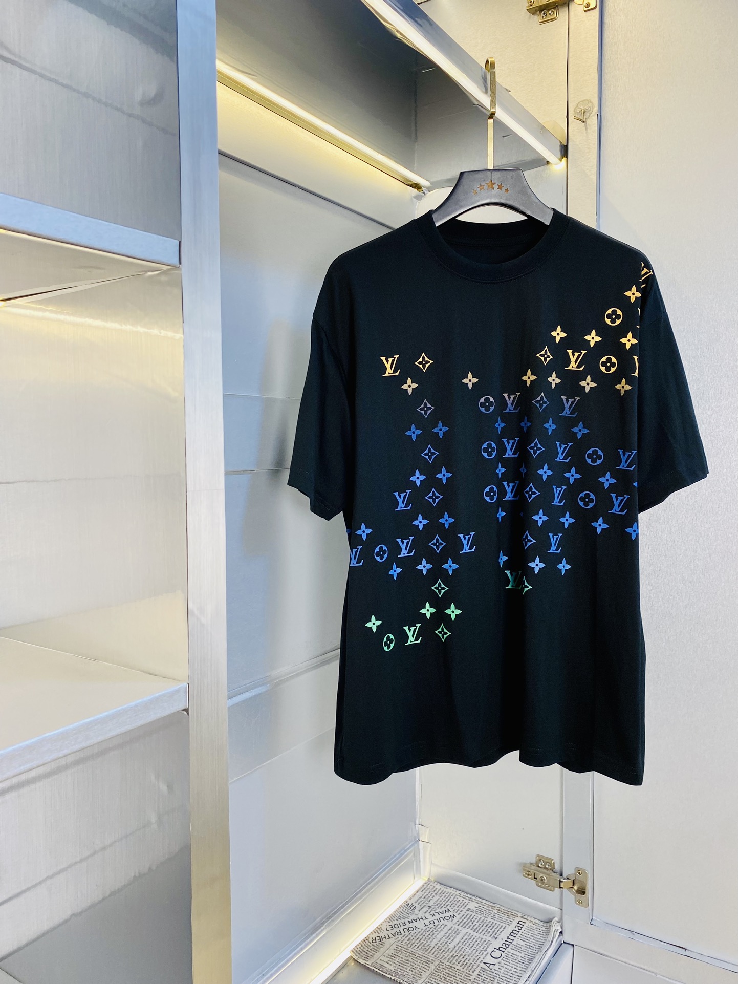 NO:420711,Wearable 230 catties Louis Vuitton Lv Original quality Latest style Men's short-sleeved T-shirt High-end printed workmanship!  Selected counter custom-made pure cotton imported fabrics, all details are perfectly 1 to 1 replica, restore the authenticity 100% original hardware, high-end customized auxiliary materials, original factory original standard, excellent upper body effect!  S-XXL (/130-140 catties wear S), louis vuitton,louis vuitton,t-shirt,tees,t-shirt,alexander wang19860909可穿230斤 路易威登Lv 原单品质 最新款 男装短袖T恤 高级印花做工！精选专柜订制纯棉进口面料 所有细节做工完美1比1复刻 还原正品百分百 原版五金 高端订制辅料 原厂原标 上身效果超赞！码数S-XXL（/130-140斤穿S）,,louis vuitton,louis vuitton,T-shirt,tees，t-shirt,alexander wang,Men's clothing