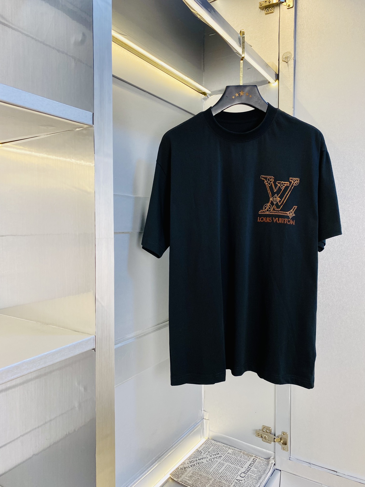 NO:450599,Wearable 230 catties Louis Vuitton Lv Original quality 2025 latest men's short-sleeved T-shirt with high-end printed workmanship!  Selected counter custom-made pure cotton imported fabrics, all details are perfectly 1 to 1 replica, restore the authenticity 100% original hardware, high-end customized auxiliary materials, original factory original standard, excellent upper body effect!  S-XXL (/130-140 catties wear S), louis vuitton,louis vuitton,t-shirt,tees,t-shirt,alexander wang19860909可穿230斤 路易威登Lv 原单品质 2025最新款 男装短袖T恤 高级印花做工！精选专柜订制纯棉进口面料 所有细节做工完美1比1复刻 还原正品百分百 原版五金 高端订制辅料 原厂原标 上身效果超赞！码数S-XXL（/130-140斤穿S）,,louis vuitton,louis vuitton,T-shirt,tees，t-shirt,alexander wang,Men's clothing