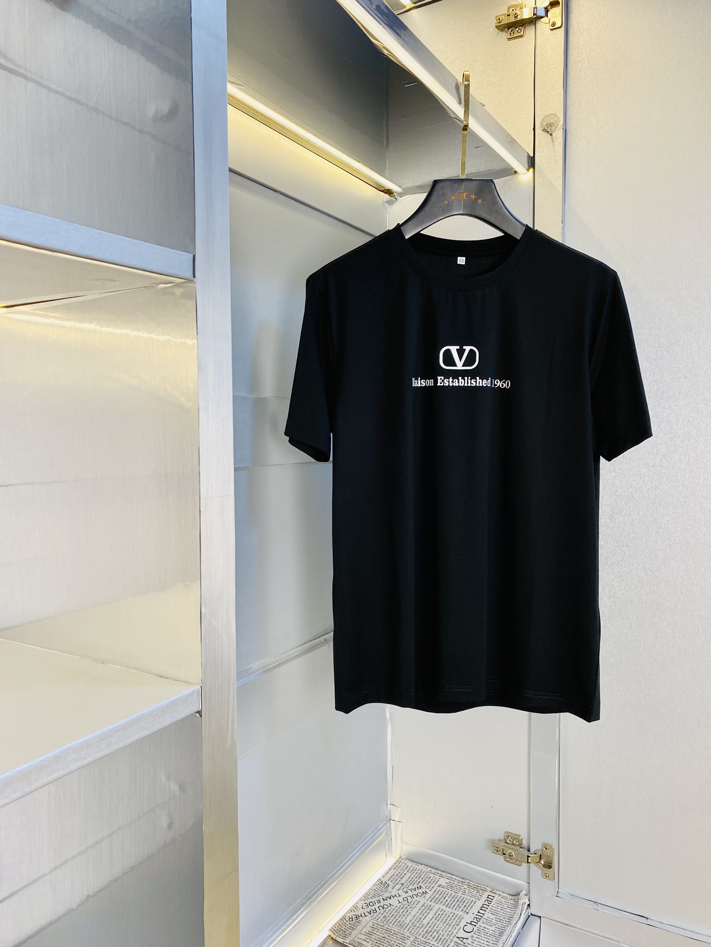 NO:452540,Wear 240 pounds, gospel of fat man, couple model, size M-6XL, Valentino, original single quality, latest style, round neck short-sleeved T-shirt, selected counter customized top-grade double mercerized cotton imported fabric, all details are perfectly 1 to 1 replica, restore the authentic 100% original hardware, high-end customized auxiliary materials, original factory original standard, excellent upper body effect!  , valentino, valentino, T-shirt,tees, t-shirt,alexander wang19860909穿240斤 胖子福音 情侣款 码数M-6XL 华伦天奴Valentino 原单品质 最新款 圆领短袖T恤衣服 精选专柜订制顶级双丝光棉进口面料 所有细节做工完美1比1复刻 还原正品百分百 原版五金 高端订制辅料 原厂原标 上身效果超赞！,,valentino,valentino,T-shirt,tees，t-shirt,alexander wang,Men's clothing