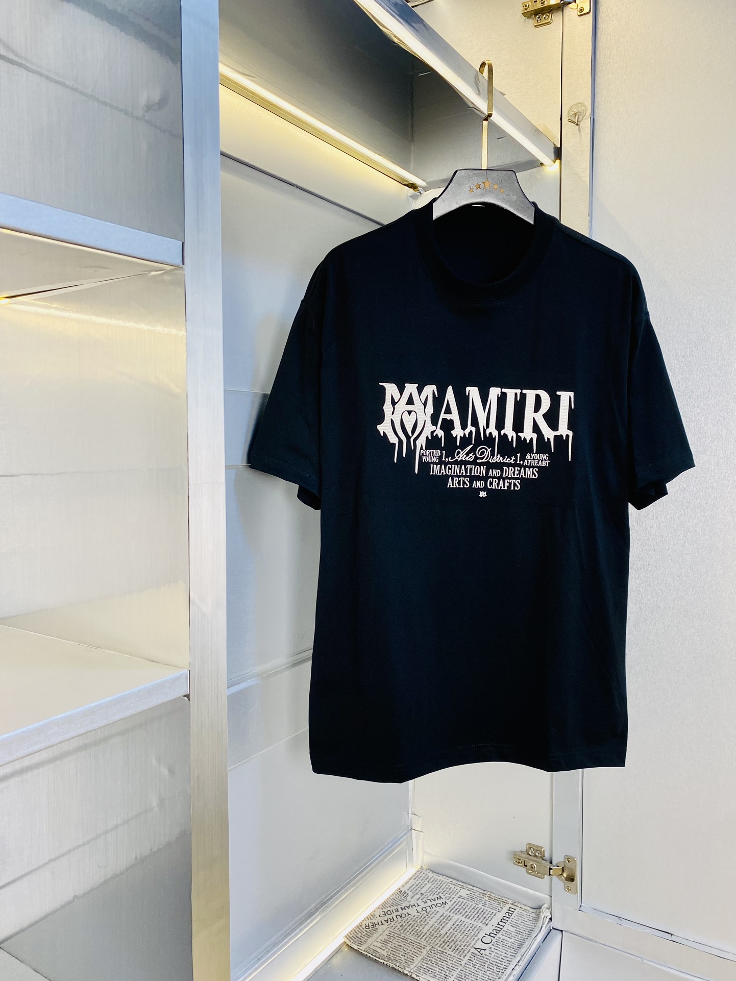 NO:449327,Wearable 230 catties Emir Amiri Original Quality 2025 Latest Men's Short Sleeve T-shirt High-end Printing Workshop!  Selected counter custom-made pure cotton imported fabrics, all details are perfectly 1 to 1 replica, restore the authenticity 100% original hardware, high-end customized auxiliary materials, original factory original standard, excellent upper body effect!  S-XXL (/130-140 catties wear S), amiri, T-shirt, tees, t-shirt, alexander wang19860909可穿230斤 埃米尔Amiri 原单品质 2025最新款 男装短袖T恤 高级印花做工！精选专柜订制纯棉进口面料 所有细节做工完美1比1复刻 还原正品百分百 原版五金 高端订制辅料 原厂原标 上身效果超赞！码数S-XXL（/130-140斤穿S）,,amiri,T-shirt,tees，t-shirt,alexander wang,Men's clothing