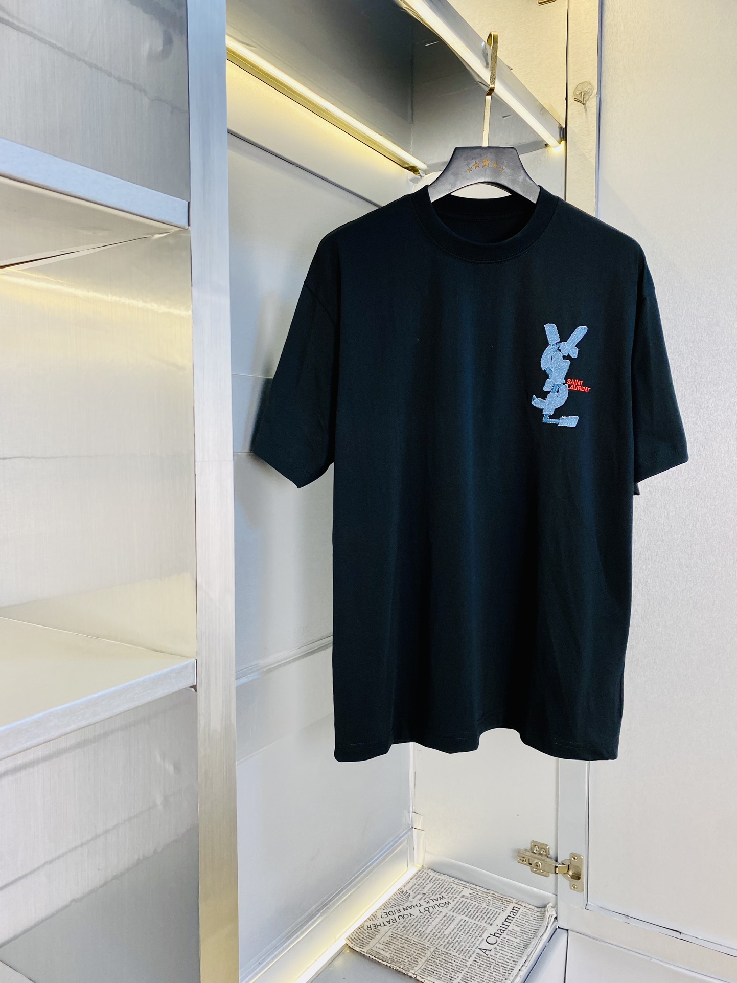 NO:450567,Can wear 230 catties Saint Laurent YSL original single quality 2025 latest men's short-sleeved T-shirt with high-end printed workmanship!  Selected counter custom-made pure cotton imported fabrics, all details are perfectly 1 to 1 replica, restore the authenticity 100% original hardware, high-end customized auxiliary materials, original factory original standard, excellent upper body effect!  S-XXL (/130-140 catties wear S), saint laurent, saint laurent, T-shirt, tees, t-shirt, alexander wang19860909可穿230斤 圣罗兰YSL 原单品质 2025最新款 男装短袖T恤 高级印花做工！精选专柜订制纯棉进口面料 所有细节做工完美1比1复刻 还原正品百分百 原版五金 高端订制辅料 原厂原标 上身效果超赞！码数S-XXL（/130-140斤穿S）,,saint laurent,saint laurent,T-shirt,tees，t-shirt,alexander wang,Men's clothing