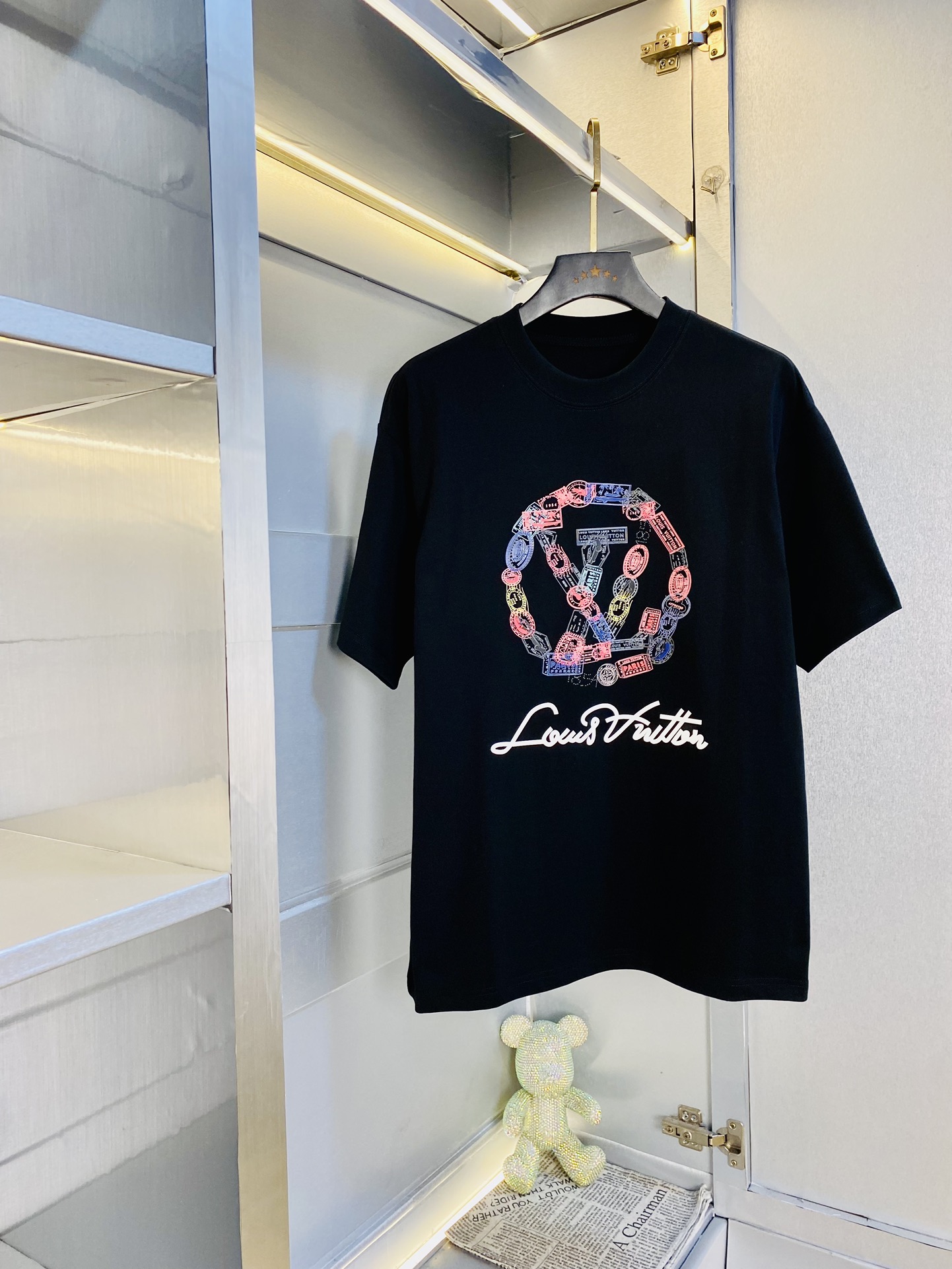 NO:466772,Wear 240 pounds, gospel of fat man, couple outfit Louis Vuitton Lv, original quality, latest style, short-sleeved T-shirt, selected counter customized top mercerized cotton imported fabric, all details are perfectly 1 to 1 replica, restore the authentic 100% original hardware, high-end customized auxiliary materials, original factory original standard, excellent upper body effect!  S-3XL (175/130 catties wear S), louis vuitton,louis vuitton,t-shirt,tees,t-shirt,alexander wang19860909穿240斤 胖子福音 情侣装路易威登Lv 原单品质 最新款 短袖T恤 精选专柜订制顶级丝光棉进口面料 所有细节做工完美1比1复刻 还原正品百分百 原版五金 高端订制辅料 原厂原标 上身效果超赞！码数偏大S-3XL(175/130斤穿S),,louis vuitton,louis vuitton,T-shirt,tees，t-shirt,alexander wang,Men's clothing