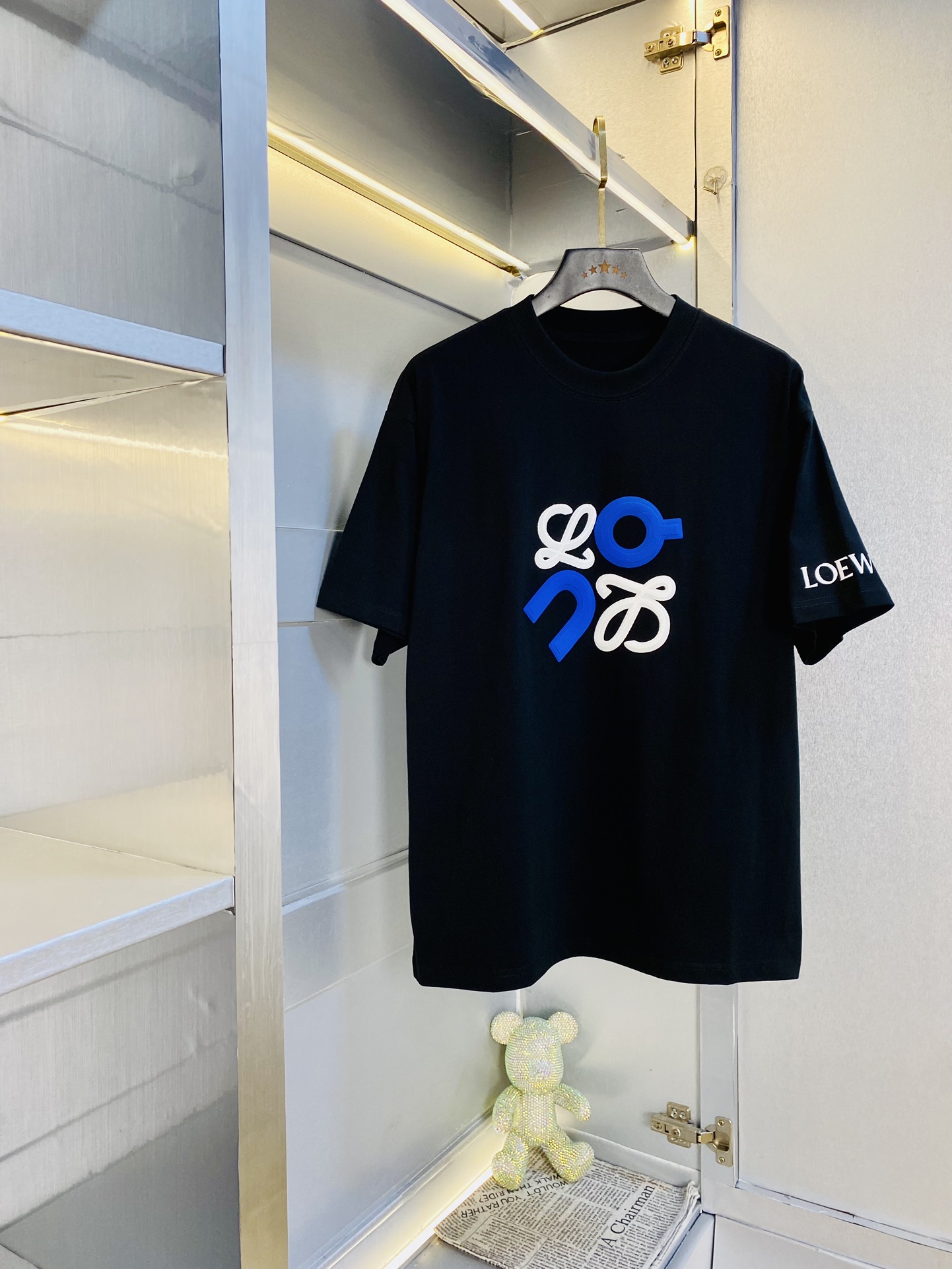 NO:466778,Wearing 240 pounds, Fatty Gospel, couple outfit Loewe, original quality, latest style, short-sleeved T-shirt, selected counter customized top mercerized cotton imported fabric, all details are perfectly 1 to 1 replica, restore the authentic 100% original hardware, high-end customized auxiliary materials, original factory original standard, excellent upper body effect!  S-3XL (175/130 catties S), loewe, loewe, T-shirt, tees, t-shirt, alexander wang19860909穿240斤 胖子福音 情侣装罗意威Loewe 原单品质 最新款 短袖T恤 精选专柜订制顶级丝光棉进口面料 所有细节做工完美1比1复刻 还原正品百分百 原版五金 高端订制辅料 原厂原标 上身效果超赞！码数偏大S-3XL(175/130斤穿S),,loewe,loewe,T-shirt,tees，t-shirt,alexander wang,Men's clothing