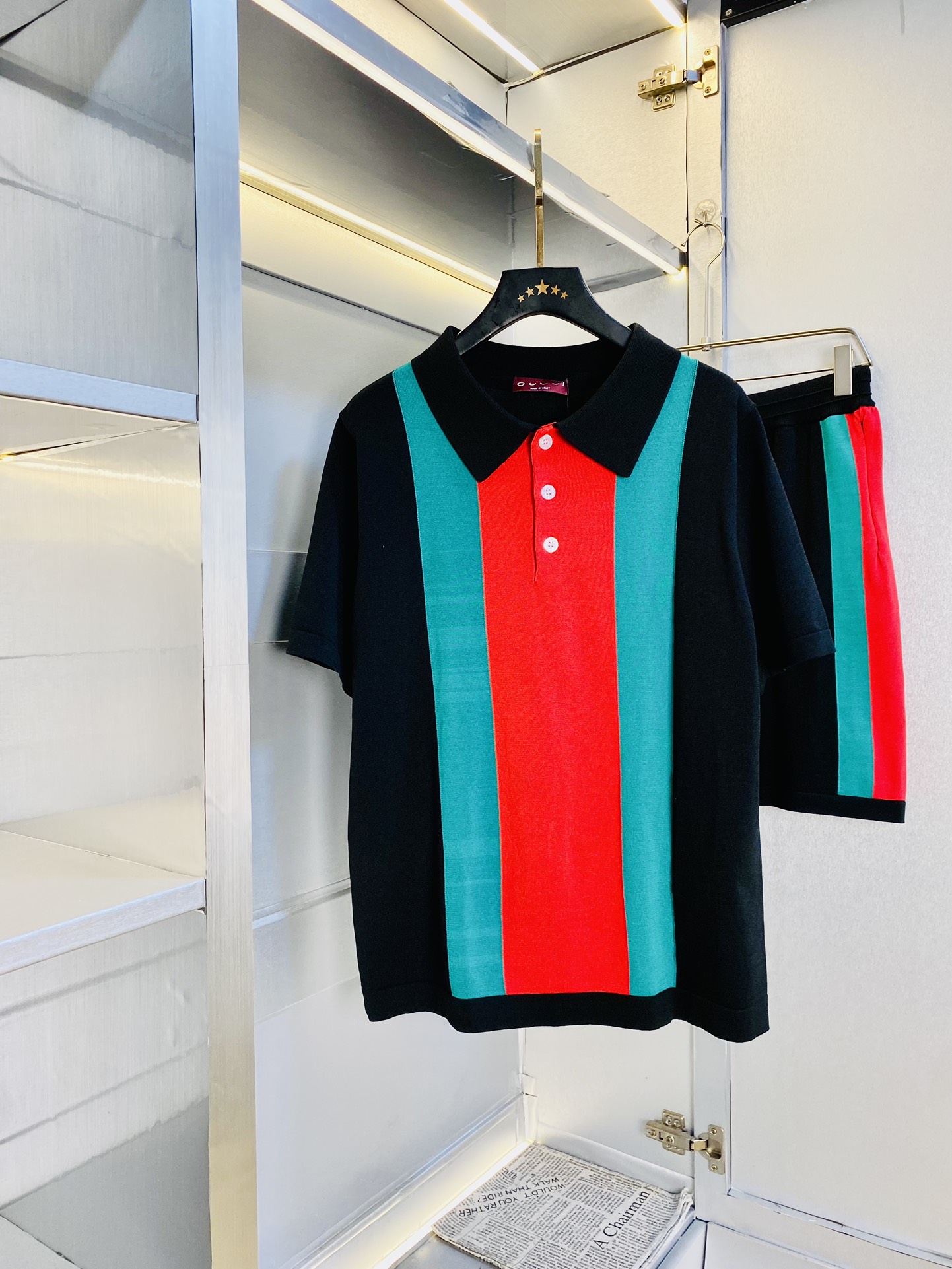 NO:450635,The original order of the official website can wear 200 kilograms Gucci Simple and fashionable New summer knitted suit Short-sleeved suit Shorts suits Very comfortable to wear, low-key and luxurious, very classy when worn, and there is no need to say much about the trouser style and cutting. The upper body is exquisite and vivid. The truly first-class quality is the real palace-grade casual pants elastic pants, which are made of Turkey's cotton, and produce the most famous tannin cloth. The quality is excellent, and the pants are soft after heavy washing!  Straight-footed style, not picky, the upper body is absolutely stylish, extremely luxurious. Number of sizes: S-XL (175/catties S), gucci, shorts, T-shirt, alexander wang19860909官网原单货 可穿200斤 古奇Gucci 简约时尚 夏季新款针织套装短袖套装短裤套装 身穿着非常舒适 低调不失奢华 穿出去非常有档次,裤型款式和裁剪亦无需多言 上身精致跃然.真正一等一顶级质料 真正殿堂级的休闲裤松紧裤,选用土耳其的棉花 生产出最有名的单宁布 品质卓然,经过重水洗使得裤子很柔软！直脚的版型 不挑人 上身绝对的有型 极度奢华.码数:S-XL（175/斤穿S）,,gucci,shorts,T-shirt,alexander wang,Men's clothing