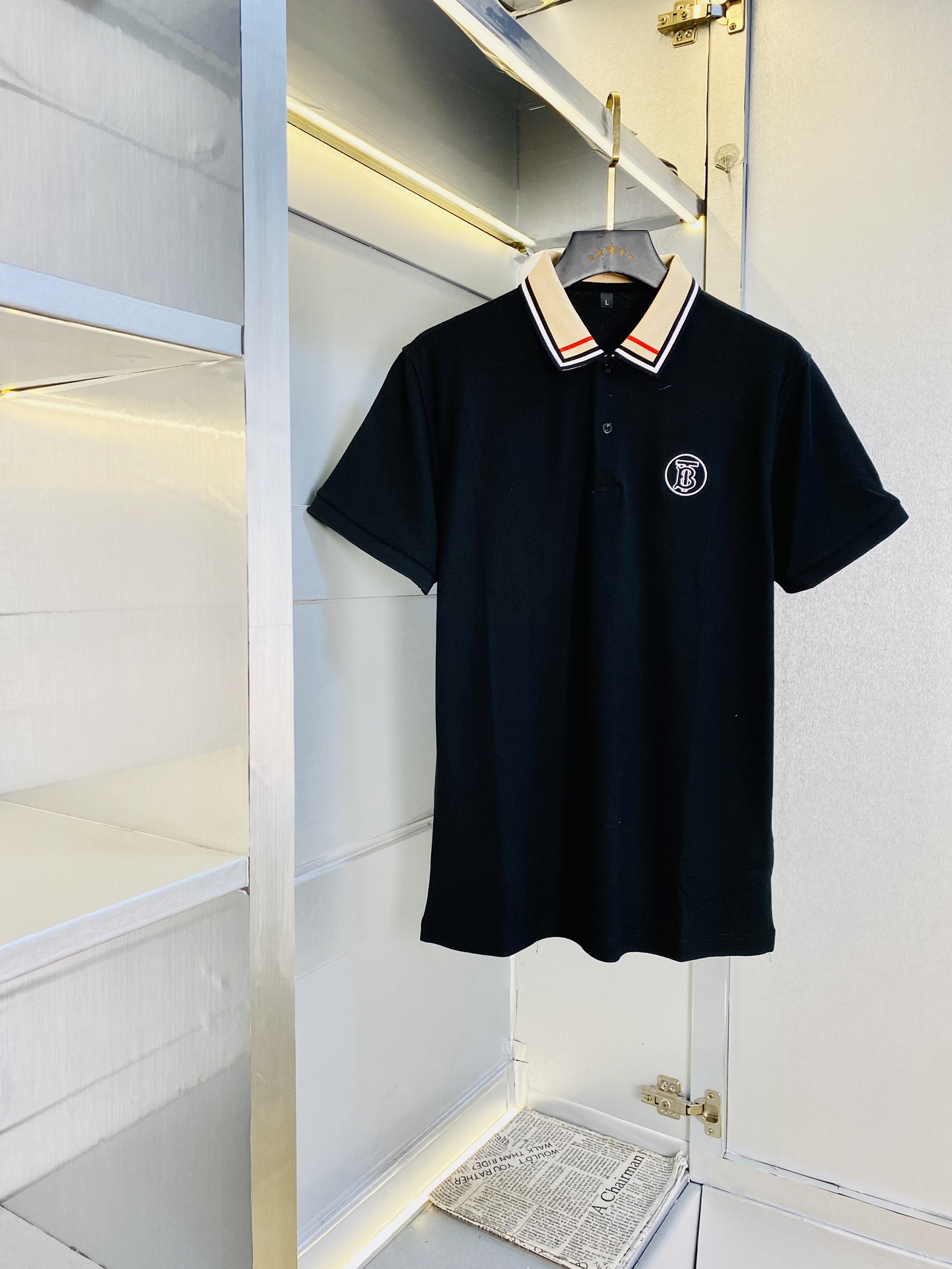 NO:450597,The original order can be worn 200 kilograms. Burberry Burberry Original order quality. The latest 2025 model. Men's lapel short-sleeved T-shirt Polo shirt. High-end printed workmanship!  Selected counters to customize the top-grade double mercerized bead flooring fabric. All details are perfectly crafted and replicated 100% authentic. Original hardware, high-end customized auxiliary materials, original factory original standard, excellent upper body effect!  Code number M-3XL, burberry, burberry, T-shirt, tees, t-shirt, alexander wang19860909原单货可穿200斤 巴宝莉Burberry 原单品质 2025最新款 男装翻领短袖T恤Polo衫 高级印花做工！精选专柜订制顶级双丝光珠地棉进口面料 所有细节做工完美1比1复刻 还原正品百分百 原版五金 高端订制辅料 原厂原标 上身效果超赞！码数M-3XL,,burberry,burberry,T-shirt,tees，t-shirt,alexander wang,Men's clothing