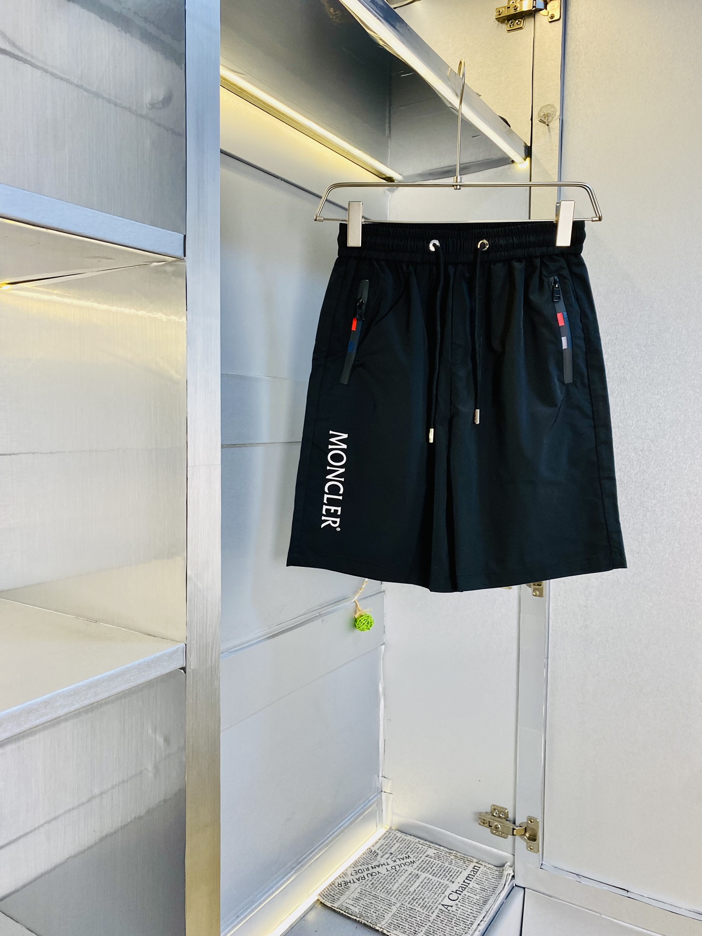 NO:480646,Gospel of Fatty Couple Style 200 pounds to wear, Moncler, a heavy recommendation!  The latest version of the 2025 summer essential counter series shorts, beach pants, quick-drying pants, quick-drying shorts, casual pants, high-end customized original hardware, the upper body effect is super positive, the leg lines are fully demonstrated, and all customers provide imported fabrics, texture is tight and delicate, the upper body is very comfortable and stylish, and it is extremely practical and versatile, which is very worth buying!  Requested recommendations from old customers!  Number of codes: M-3XL, Moncler, shorts, alexander wang19860909情侣款胖子福音 200斤可穿 蒙口Moncler 重磅推荐！2025夏季必备专柜系列最新款短裤沙滩裤速干裤速干短裤休闲裤高端订制原版五金 上身效果超正,腿部线条完全得到彰显,全客供进口面料 纹理 紧致细腻,上身非常舒适有型,而且极为实穿百搭,非常值得入手！老客户必收推荐！ 码数:M-3XL,,Moncler,shorts,alexander wang,Men's clothing