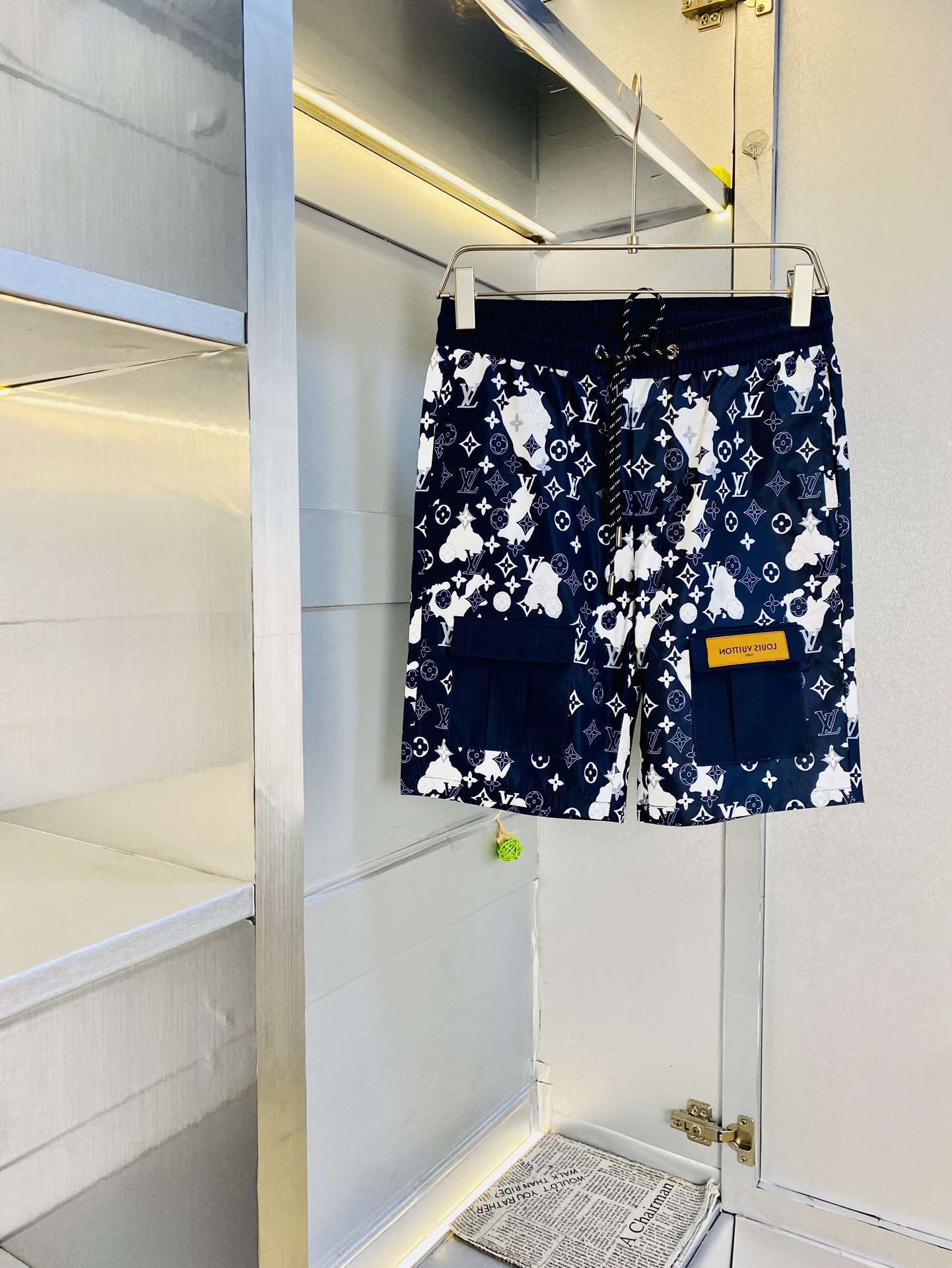 NO:480619,The gospel of the couple's fat man, 200 pounds to wear, Louis Vuitton Lv, a big recommendation!  The latest shorts, beach pants, five-quarter pants, casual pants, quick-drying pants, quick-drying shorts, high-end customized original hardware. The upper body effect is super positive, the leg lines are fully demonstrated, and all customers provide imported fabrics, textures are tight and delicate, the upper body is very comfortable and stylish, and it is extremely practical and versatile, which is very worth buying!  Requested recommendations from old customers!  Number of codes: M-3XL, louis vuitton,louis vuitton, shorts,alexander wang19860909情侣款胖子福音 200斤可穿 路易威登Lv 重磅推荐！2025夏季必备专柜系列最新款短裤沙滩裤五分裤休闲裤速干裤速干短裤高端订制原版五金 上身效果超正,腿部线条完全得到彰显,全客供进口面料 纹理 紧致细腻,上身非常舒适有型,而且极为实穿百搭,非常值得入手！老客户必收推荐！ 码数:M-3XL,,louis vuitton,louis vuitton,shorts,alexander wang,Men's clothing