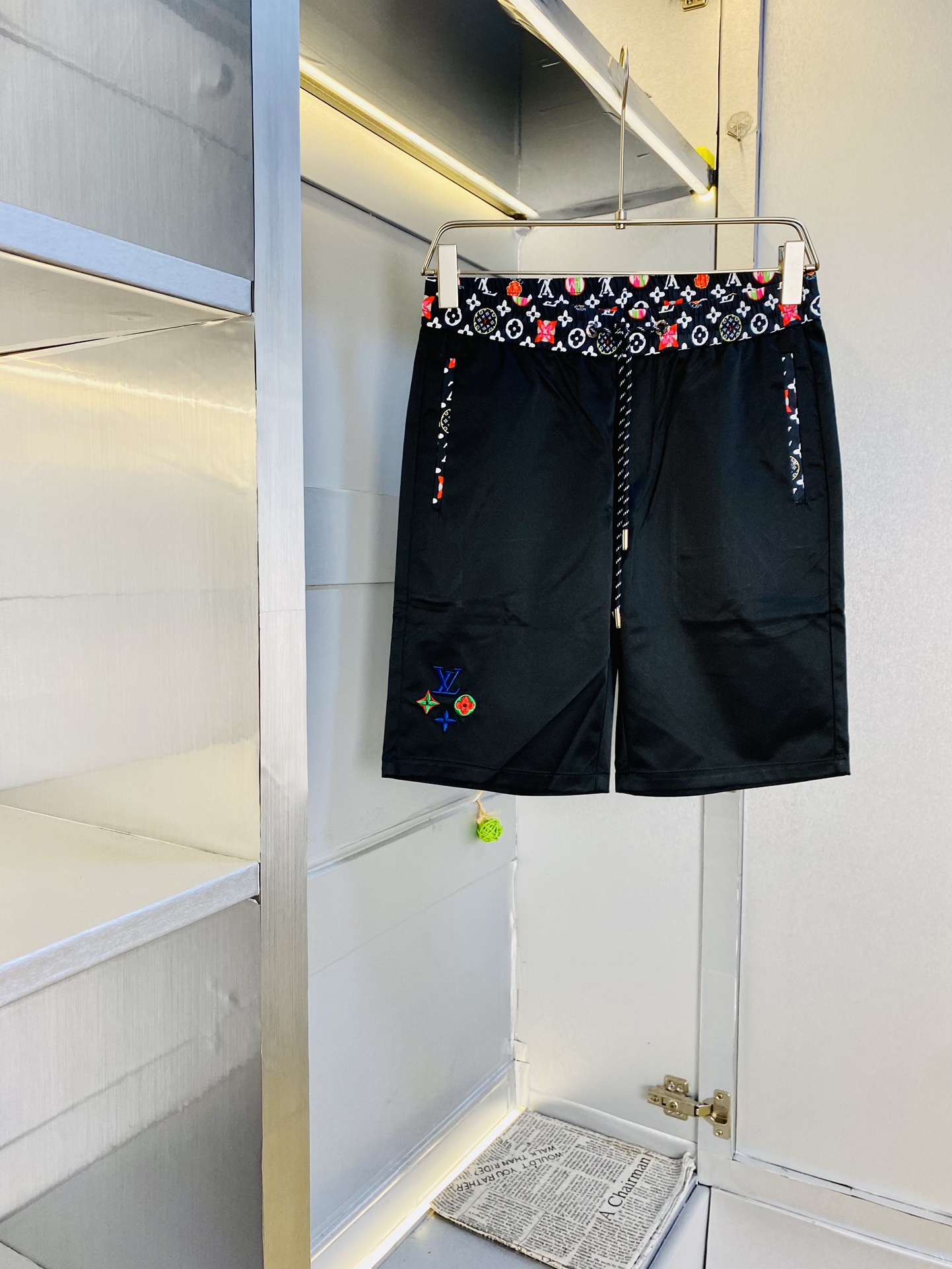 NO:474750,The gospel of the couple's fat man, 200 pounds to wear, Louis Vuitton Lv, a big recommendation!  The latest shorts, beach pants, five-quarter pants, casual pants, quick-drying pants, quick-drying shorts, high-end customized original hardware. The upper body effect is super positive, the leg lines are fully demonstrated, and all customers provide imported fabrics, textures are tight and delicate, the upper body is very comfortable and stylish, and it is extremely practical and versatile, which is very worth buying!  Requested recommendations from old customers!  Number of codes: M-3XL, louis vuitton,louis vuitton, shorts,alexander wang19860909情侣款胖子福音 200斤可穿 路易威登Lv 重磅推荐！2025夏季必备专柜系列最新款短裤沙滩裤五分裤休闲裤速干裤速干短裤高端订制原版五金 上身效果超正,腿部线条完全得到彰显,全客供进口面料 纹理 紧致细腻,上身非常舒适有型,而且极为实穿百搭,非常值得入手！老客户必收推荐！ 码数:M-3XL,,louis vuitton,louis vuitton,shorts,alexander wang,Men's clothing