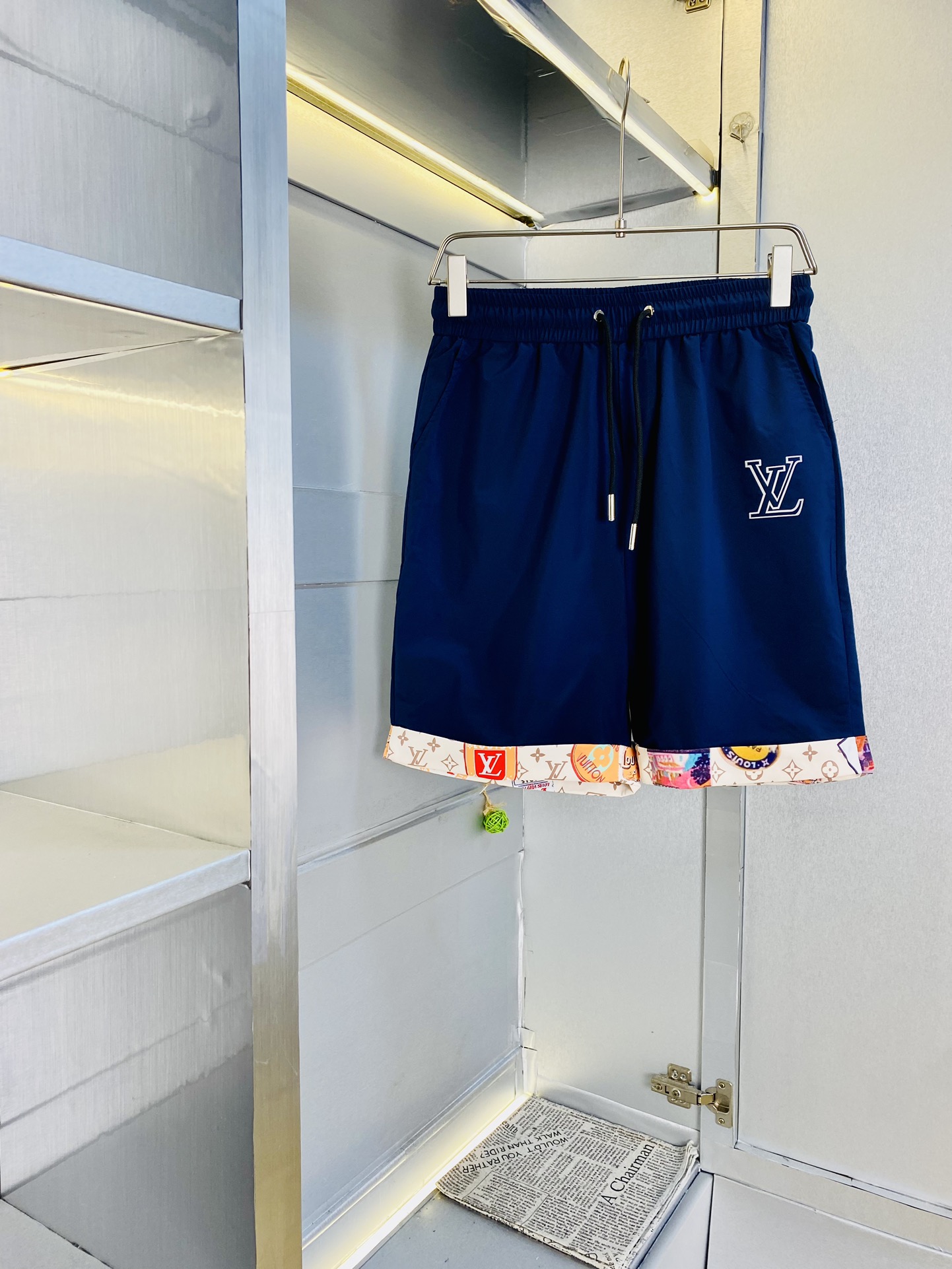 NO:449305,The gospel of the couple's fat man, 200 pounds to wear, Louis Vuitton Lv, a big recommendation!  The latest shorts, beach pants, five-quarter pants, casual pants, quick-drying pants, quick-drying shorts, high-end customized original hardware. The upper body effect is super positive, the leg lines are fully demonstrated, and all customers provide imported fabrics, textures are tight and delicate, the upper body is very comfortable and stylish, and it is extremely practical and versatile, which is very worth buying!  Requested recommendations from old customers!  Number of codes: M-3XL, louis vuitton,louis vuitton, shorts,alexander wang19860909情侣款胖子福音 200斤可穿 路易威登Lv 重磅推荐！2025夏季必备专柜系列最新款短裤沙滩裤五分裤休闲裤速干裤速干短裤高端订制原版五金 上身效果超正,腿部线条完全得到彰显,全客供进口面料 纹理 紧致细腻,上身非常舒适有型,而且极为实穿百搭,非常值得入手！老客户必收推荐！ 码数:M-3XL,,louis vuitton,louis vuitton,shorts,alexander wang,Men's clothing