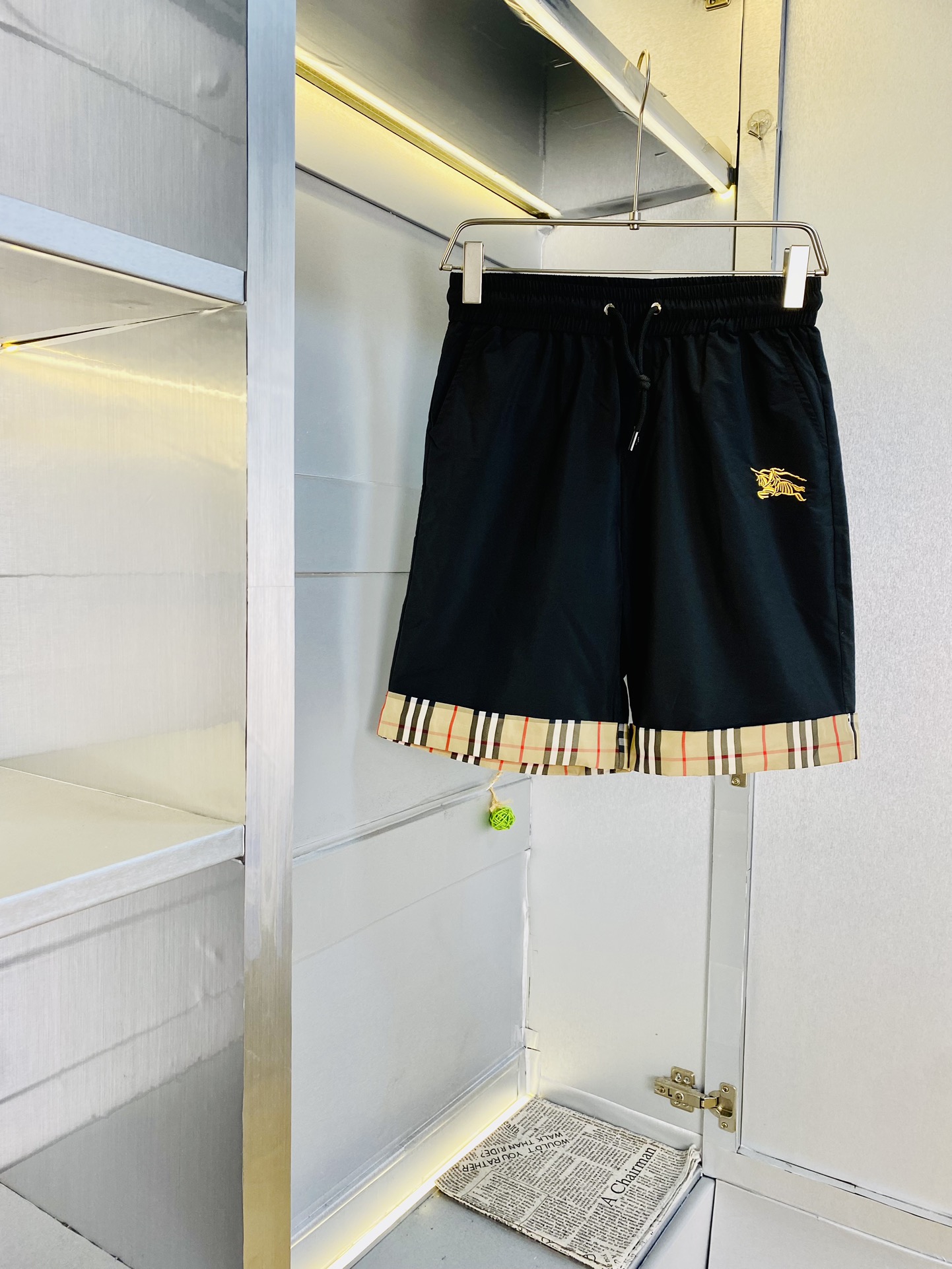 NO:427221,The gospel of the couple's fat man, 200 pounds to wear, Louis Vuitton Lv, a big recommendation!  The latest summer must-have counter series shorts, beach pants, five-quarter pants, casual pants, quick-drying pants, quick-drying shorts, high-end customized original hardware. The upper body effect is super positive, the leg lines are fully demonstrated, and all customers provide imported fabrics, texture is tight and delicate, the upper body is very comfortable and stylish, and it is extremely practical and versatile, which is very worth buying!  Requested recommendations from old customers!  Number of codes: M-3XL, louis vuitton,louis vuitton, shorts,alexander wang19860909情侣款胖子福音 200斤可穿 路易威登Lv 重磅推荐！夏季必备专柜系列最新款短裤沙滩裤五分裤休闲裤速干裤速干短裤高端订制原版五金 上身效果超正,腿部线条完全得到彰显,全客供进口面料 纹理 紧致细腻,上身非常舒适有型,而且极为实穿百搭,非常值得入手！老客户必收推荐！ 码数:M-3XL,,louis vuitton,louis vuitton,shorts,alexander wang,Men's clothing