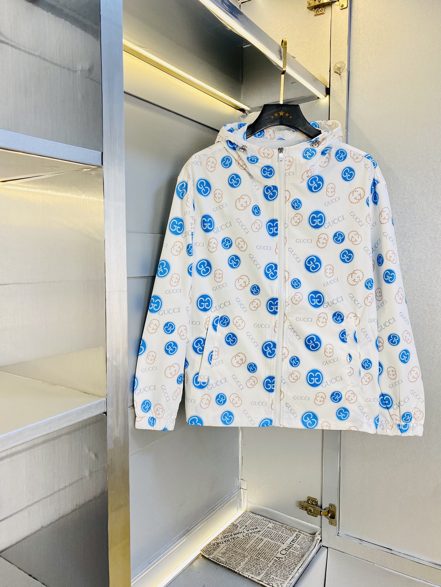 NO:427173,The original order of the official website can wear 190 kilogram Gucci Summer style!  New windbreaker sunscreen jacket jacket, three-standard hardware belt logo, high-quality, original fabric, internet celebrity, same protective clothing, custom hardware accessories, very comfortable, super versatile, beautiful jacket, non-market, ordinary version, random comparison, absolutely guaranteed quality, color picture, size M-3XL,, gucci, jackets & coats, jackets & coats, alexander wang19860909官网原单货 可穿190斤古奇Gucci 夏季夏款！新款防风衣防晒衣外套夹克 三标齐全五金带Logo 高版本高品质 原版面料网红明星同款防嗮衣 开模定制五金辅料 感非常舒服 超级百搭好看的一款外套 非市场普通版本 随意对比 品质绝对保证 颜色图色 尺码M-3XL,,gucci,jackets & coats,jackets & coats,alexander wang,Men's clothing