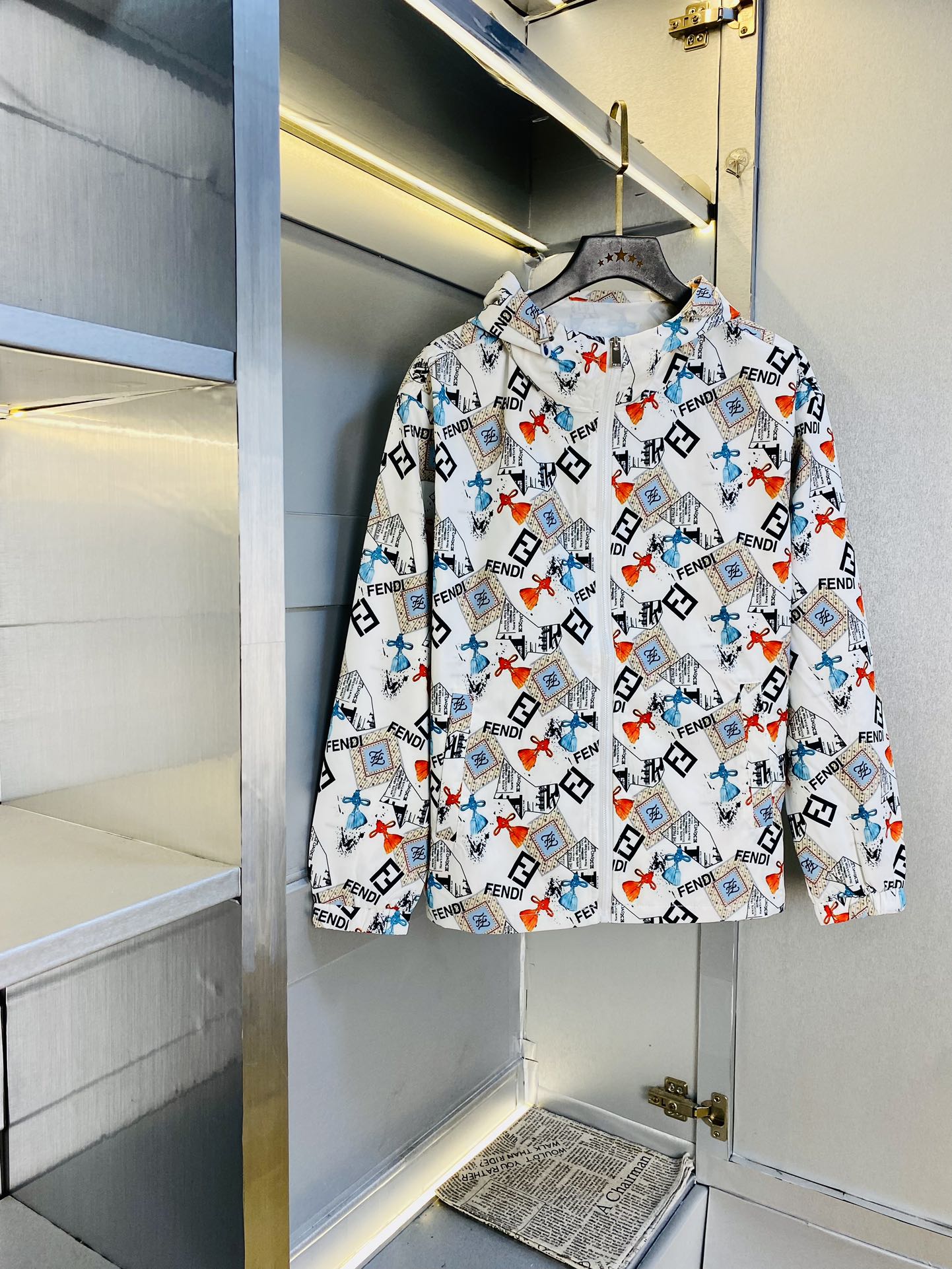 NO:427176,The original order of the official website can wear 190 catties Fendi summer style!  New windbreaker sunscreen jacket jacket, three-standard hardware belt logo, high-quality, original fabric, internet celebrity, same style, protective clothing, open mold custom hardware accessories, very comfortable, super versatile, beautiful jacket, non-market, ordinary version, random comparison, absolutely guaranteed quality, color picture, size M-3XL,,fendi,fendi, jackets & coats, jackets & coats, alexander wang19860909官网原单货 可穿190斤芬迪Fendi 夏季夏款！新款防风衣防晒衣外套夹克 三标齐全五金带Logo 高版本高品质 原版面料网红明星同款防嗮衣 开模定制五金辅料 感非常舒服 超级百搭好看的一款外套 非市场普通版本 随意对比 品质绝对保证 颜色图色 尺码M-3XL,,fendi,fendi,jackets & coats,jackets & coats,alexander wang,Men's clothing