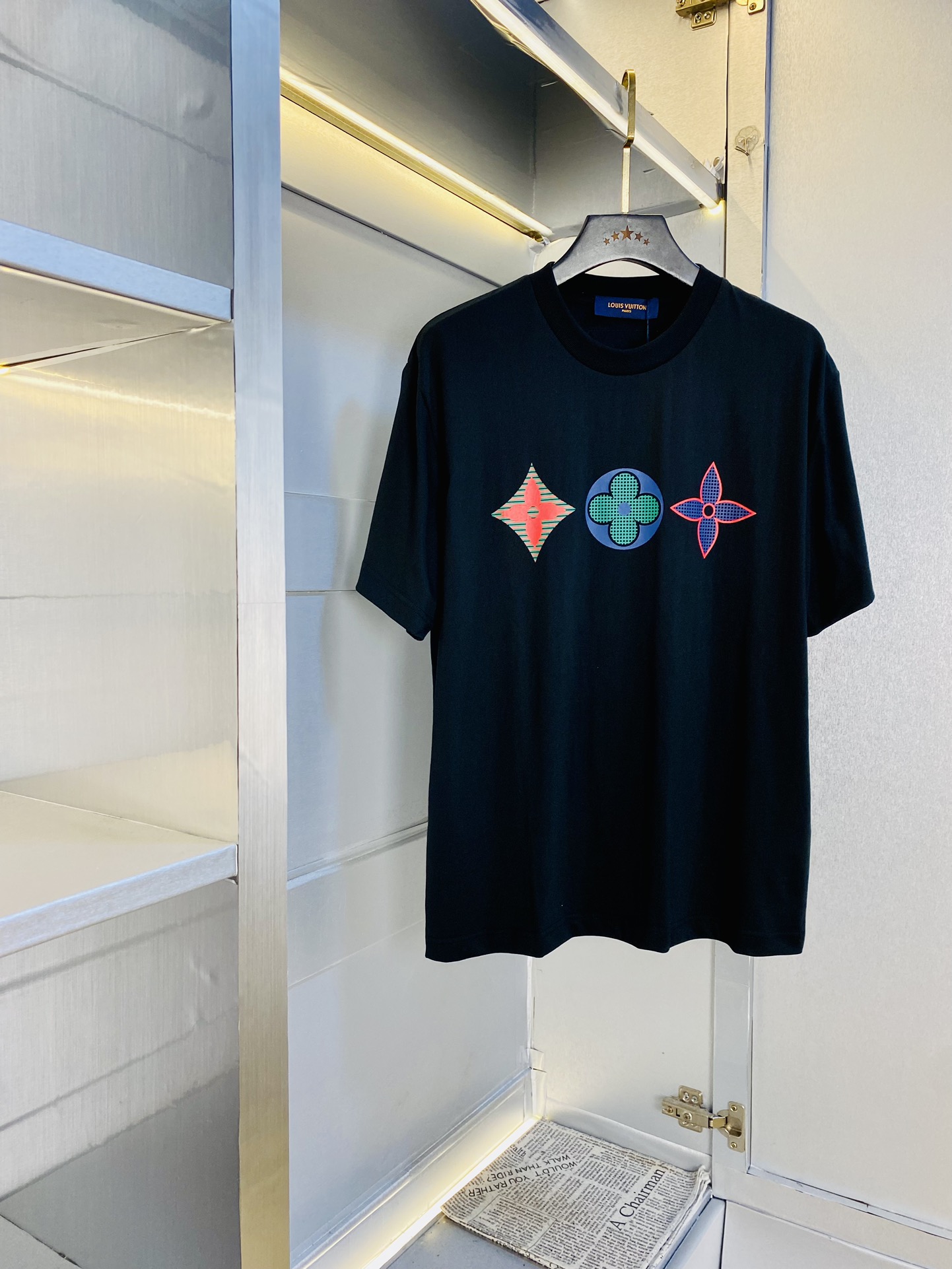 NO:519953,Wear 220 kilograms original order!  Fat man's gossip, couple outfit Louis Vuitton Lv original single quality 2025 latest short-sleeved T-shirt, five-point mid-sleeved, selected counter customized top-grade cotton imported fabric with original wash mark!  Complete three standards, all the details are perfectly 1-to-1 reproduction, restore the authenticity 100% original hardware, high-end customized auxiliary materials, original factory original standards, excellent upper body effect!  The counter is large in size Xs-XL (175/130 catties wearing Xs), louis vuitton,louis vuitton,t-shirt,tees,t-shirt,alexander wang19860909穿220斤 原单货！胖子福音 情侣装路易威登Lv 原单品质 2025最新款 短袖T恤 五分袖中袖 精选专柜订制顶级纯棉进口面料 带原版洗水唛！三标齐全 所有细节做工完美1比1复刻 还原正品百分百 原版五金 高端订制辅料 原厂原标 上身效果超赞！专柜码数偏大Xs-XL(175/130斤穿Xs),,louis vuitton,louis vuitton,T-shirt,tees，t-shirt,alexander wang,Men's clothing