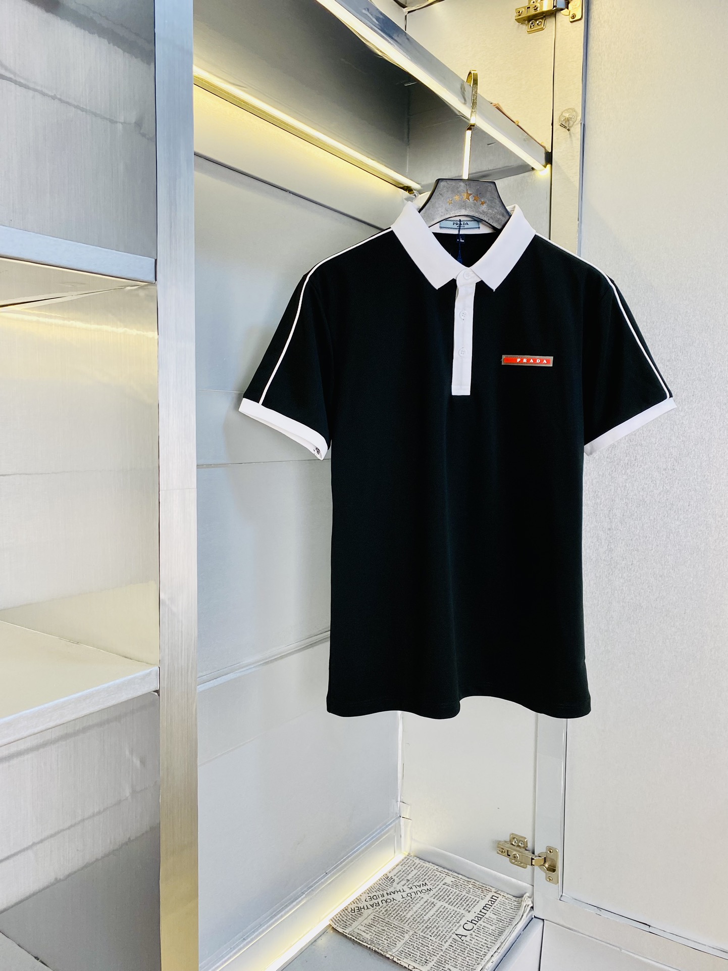 NO:460079,Original single product can wear 210 catties Prada Prada original single quality latest style men's lapel short-sleeved T-shirt polo shirt high-end workmanship!  Selected counters to customize the top-grade double mercerized bead flooring fabric. All details are perfectly crafted and replicated 100% authentic. Original hardware, high-end customized auxiliary materials, original factory original standard, excellent upper body effect!  Code number M-4XL, prada, prada, T-shirt,tees, t-shirt,alexander wang19860909原单货可穿210斤 普拉达Prada 原单品质 最新款 男装翻领短袖T恤polo衫 高级做工！精选专柜订制顶级双丝光珠地棉进口面料 所有细节做工完美1比1复刻 还原正品百分百 原版五金 高端订制辅料 原厂原标 上身效果超赞！码数M-4XL,,prada,prada,T-shirt,tees，t-shirt,alexander wang,Men's clothing