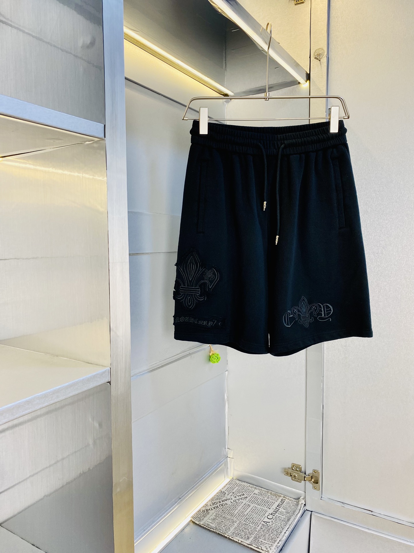 NO:462976,The Gospel of Fatty Couple Style 210 pounds to wear. Chrome Hearts is a big recommendation!  The latest version of the 2025 Spring and Summer Essential Counter Series, shorts, beach pants, five-quarter pants, casual pants, high-end customized original hardware, the upper body effect is super positive, the leg lines are fully demonstrated, and the imported quick-drying fabric is provided by all customers. The texture is tight and delicate, the upper body is very comfortable and stylish, and it is extremely practical and versatile, which is very worth buying!  Requested recommendations from old customers!  Number of codes: M-3XL, chrome hearts, chrome hearts, shorts, alexander wang19860909情侣款胖子福音 210斤可穿 克罗心Chrome Hearts 重磅推荐！2025春夏必备专柜系列最新款短裤沙滩裤五分裤休闲裤高端订制原版五金 上身效果超正,腿部线条完全得到彰显,全客供进口速干面料 纹理 紧致细腻,上身非常舒适有型,而且极为实穿百搭,非常值得入手！老客户必收推荐！ 码数:M-3XL,,chrome hearts,chrome hearts,shorts,alexander wang,Men's clothing