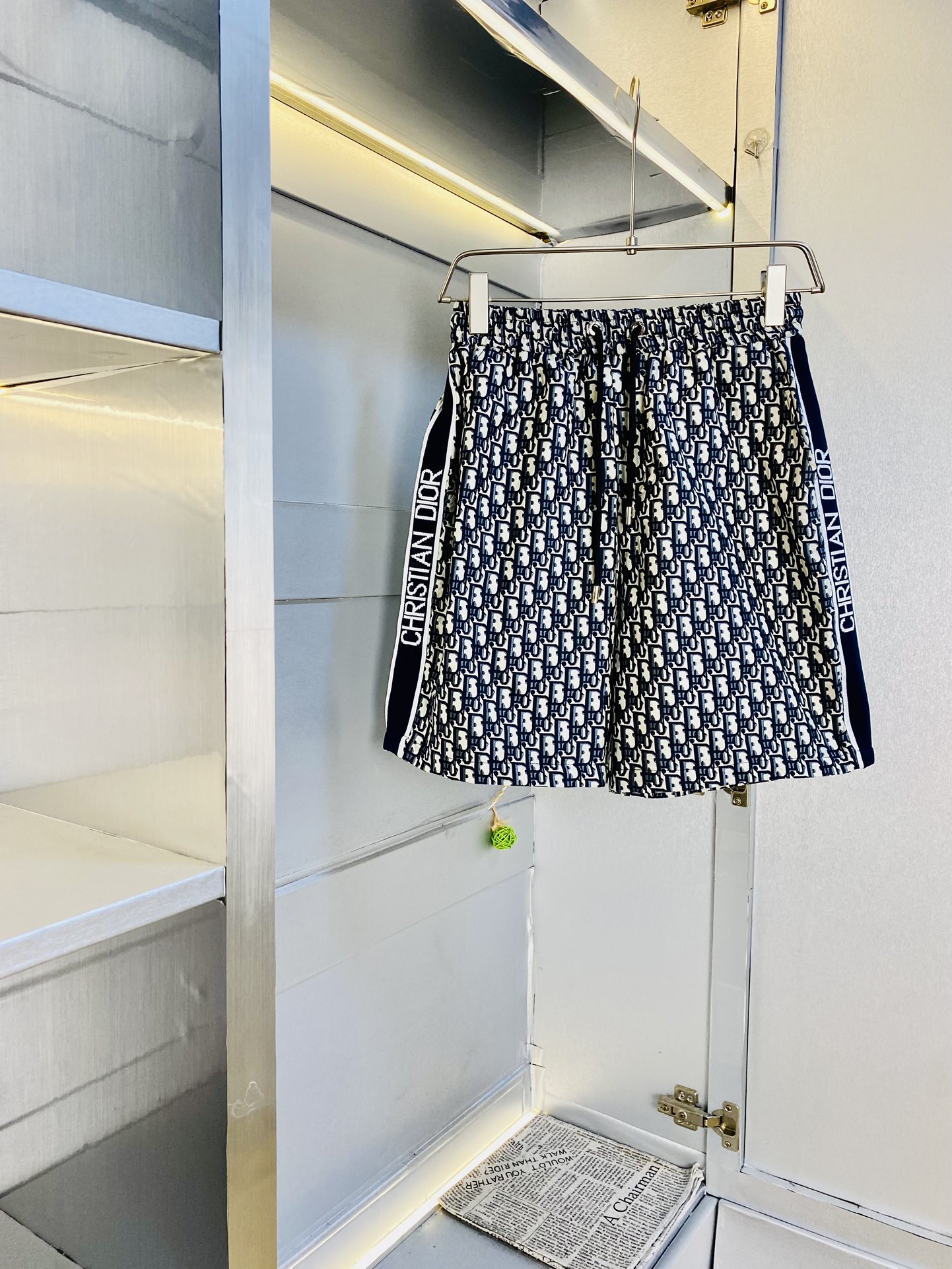 NO:462981,The gospel of Fatty Couple Model 210 pounds to wear Dior Dior is a big recommendation!  The latest version of the 2025 Spring and Summer Essential Counter Series, shorts, beach pants, five-quarter pants, casual pants, high-end customized original hardware, the upper body effect is super positive, the leg lines are fully demonstrated, and the imported quick-drying fabric is provided by all customers. The texture is tight and delicate, the upper body is very comfortable and stylish, and it is extremely practical and versatile, which is very worth buying!  Requested recommendations from old customers!  Code count: M-3XL, dior, dior, shorts, alexander wang19860909情侣款胖子福音 210斤可穿 迪奥Dior 重磅推荐！2025春夏必备专柜系列最新款短裤沙滩裤五分裤休闲裤高端订制原版五金 上身效果超正,腿部线条完全得到彰显,全客供进口速干面料 纹理 紧致细腻,上身非常舒适有型,而且极为实穿百搭,非常值得入手！老客户必收推荐！ 码数:M-3XL,,dior,dior,shorts,alexander wang,Men's clothing