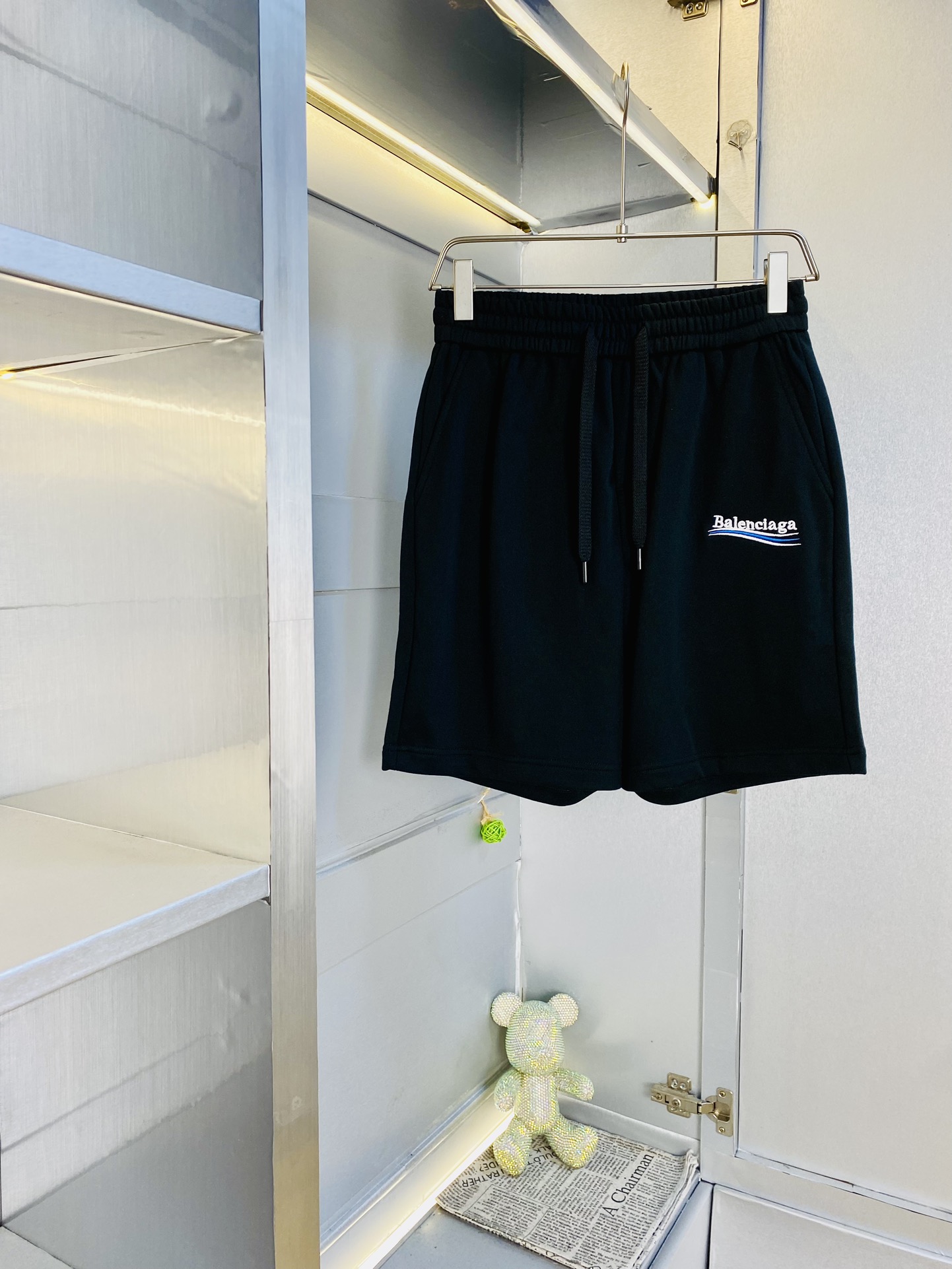 NO:466749,Gospel of Fatty Couple Style, 220 pounds to wear, Balenciaga, a big recommendation!  The latest version of the spring and summer essential counter series is shorts, beach pants, five-quarter pants, casual pants, high-end customized original hardware. The upper body has super positive effect and the leg lines are fully demonstrated. The imported quick-drying fabric is provided by all customers. The texture is tight and delicate. The upper body is very comfortable and stylish, and it is extremely practical and versatile, which is very worth buying!  Requested recommendations from old customers!  Number of codes: M-4XL, balenciaga, balenciaga, shorts, alexander wang19860909情侣款胖子福音 220斤可穿 巴黎世家Balenciaga 重磅推荐！春夏必备专柜系列最新款短裤沙滩裤五分裤休闲裤高端订制原版五金 上身效果超正,腿部线条完全得到彰显,全客供进口速干面料 纹理 紧致细腻,上身非常舒适有型,而且极为实穿百搭,非常值得入手！老客户必收推荐！ 码数:M-4XL,,balenciaga,balenciaga,shorts,alexander wang,Men's clothing