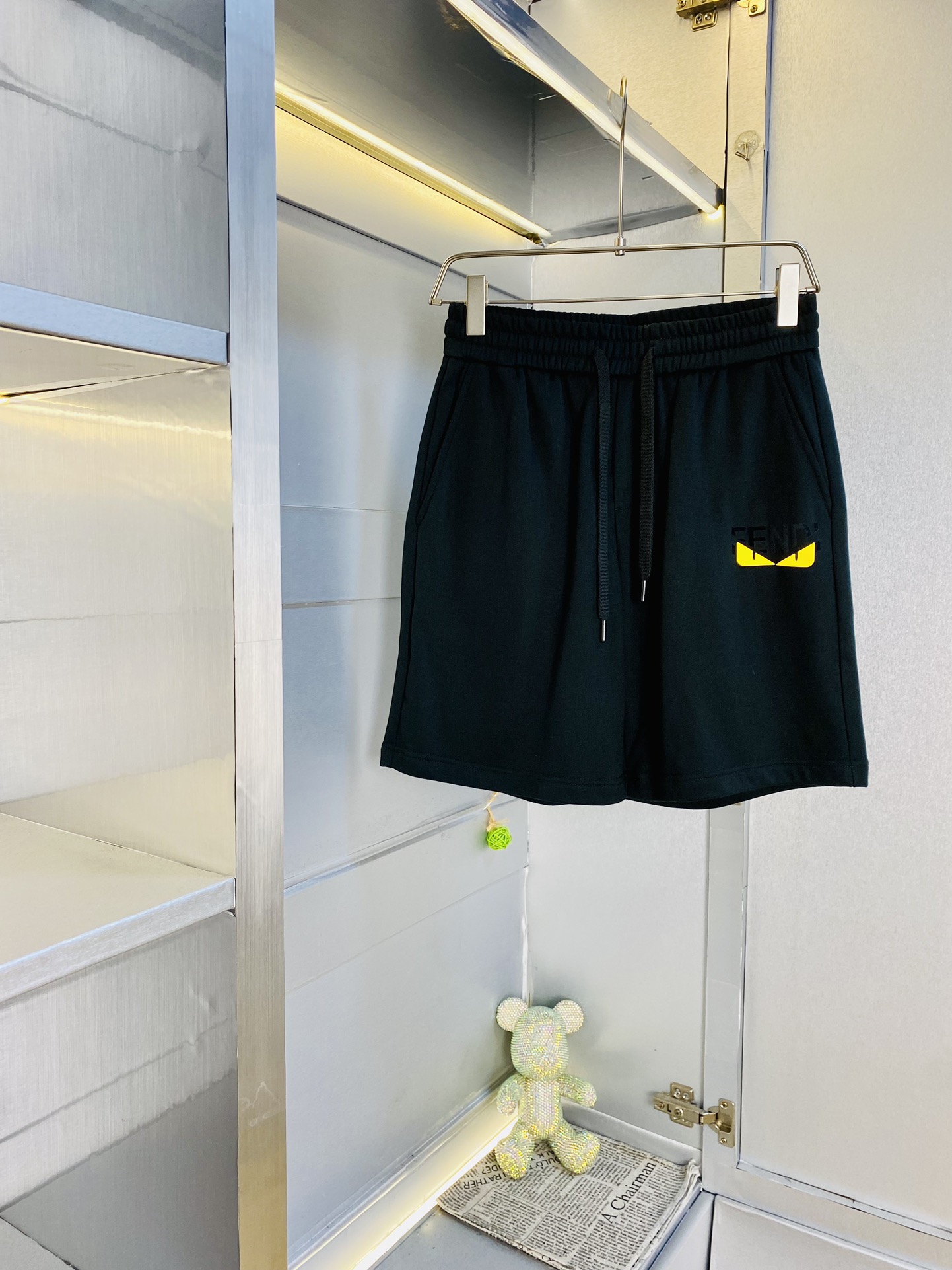 NO:466755,Gospel of Fatty Couple Style 220 pounds to wear Fendi Fendi Recommended!  The latest version of the spring and summer essential counter series is shorts, beach pants, five-quarter pants, casual pants, high-end customized original hardware. The upper body has super positive effect and the leg lines are fully demonstrated. The imported quick-drying fabric is provided by all customers. The texture is tight and delicate. The upper body is very comfortable and stylish, and it is extremely practical and versatile, which is very worth buying!  Requested recommendations from old customers!  Number of codes: M-4XL, fendi, fendi, shorts, alexander wang19860909情侣款胖子福音 220斤可穿 芬迪Fendi 重磅推荐！春夏必备专柜系列最新款短裤沙滩裤五分裤休闲裤高端订制原版五金 上身效果超正,腿部线条完全得到彰显,全客供进口速干面料 纹理 紧致细腻,上身非常舒适有型,而且极为实穿百搭,非常值得入手！老客户必收推荐！ 码数:M-4XL,,fendi,fendi,shorts,alexander wang,Men's clothing