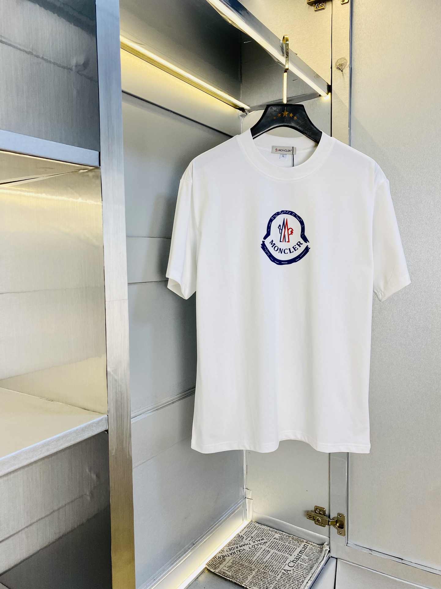 NO:480648,The same style on the official website can wear 210 catties. Moncler. Original single quality. The latest short-sleeved style of 2025. Selected counter customized top-grade cotton imported fabric. All details are perfectly 100% replicated. Original hardware. High-end customized auxiliary materials. Original original standard. The upper body effect is excellent. Number of sizes: M-4XL (175/catties wear L), Moncler, T-shirt, alexander wang.19860909官网同款可穿210斤 蒙口Moncler 原单品质 2025最新款短袖 精选专柜订制顶级纯棉进口面料 所有细节做工完美1比1复刻 还原正品百分百 原版五金 高端订制辅料 原厂原标 上身效果超赞 码数 M-4XL(175/斤穿L),,Moncler,T-shirt,alexander wang,Men's clothing