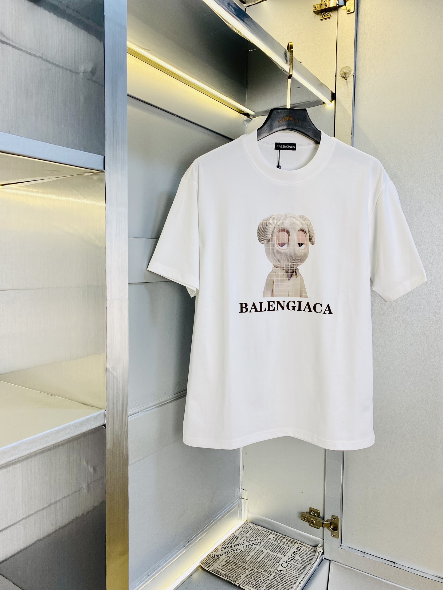 NO:606402,The same style on the official website can be worn up to 210 pounds. Balenciaga original quality, the latest short-sleeved style, specially customized top-grade pure cotton imported fabrics at the counter, all details perfectly made 1:1 reproduction, 100% authentic, original hardware, high-end customized accessories, original factory original label, upper body effect is great, size M-4XL (175/catties to wear L),,balenciaga,balenciaga,T-shirt,alexander wang19860909官网同款可穿210斤 巴黎世家Balenciaga 原单品质 最新款短袖 精选专柜订制顶级纯棉进口面料 所有细节做工完美1比1复刻 还原正品百分百 原版五金 高端订制辅料 原厂原标 上身效果超赞 码数 M-4XL(175/斤穿L),,balenciaga,balenciaga,T-shirt,alexander wang,Men's clothing