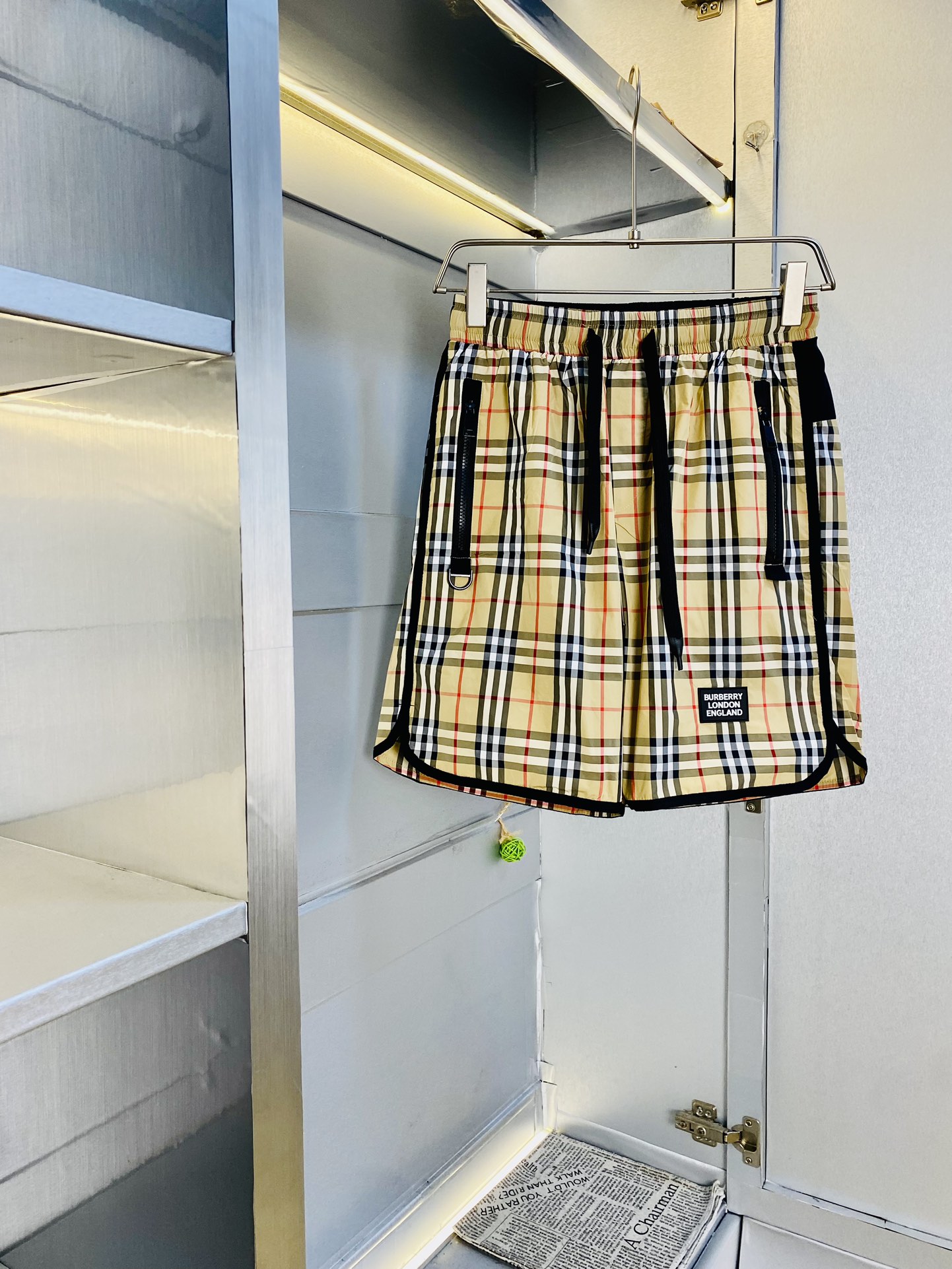 NO:472599,The gospel of Fatty Couple Style, 200 pounds to wear, Burberry, a big recommendation!  The latest shorts, beach pants, five-quarter pants, casual pants, quick-drying pants, quick-drying shorts, high-end customized original hardware. The upper body effect is super positive, the leg lines are fully demonstrated, and all customers provide imported fabrics, textures are tight and delicate, the upper body is very comfortable and stylish, and it is extremely practical and versatile, which is very worth buying!  Requested recommendations from old customers!  Number of codes: M-3XL, burberry, burberry, shorts, alexander wang19860909情侣款胖子福音 200斤可穿 巴宝莉Burberry 重磅推荐！2025夏季必备专柜系列最新款短裤沙滩裤五分裤休闲裤速干裤速干短裤高端订制原版五金 上身效果超正,腿部线条完全得到彰显,全客供进口面料 纹理 紧致细腻,上身非常舒适有型,而且极为实穿百搭,非常值得入手！老客户必收推荐！ 码数:M-3XL,,burberry,burberry,shorts,alexander wang,Men's clothing