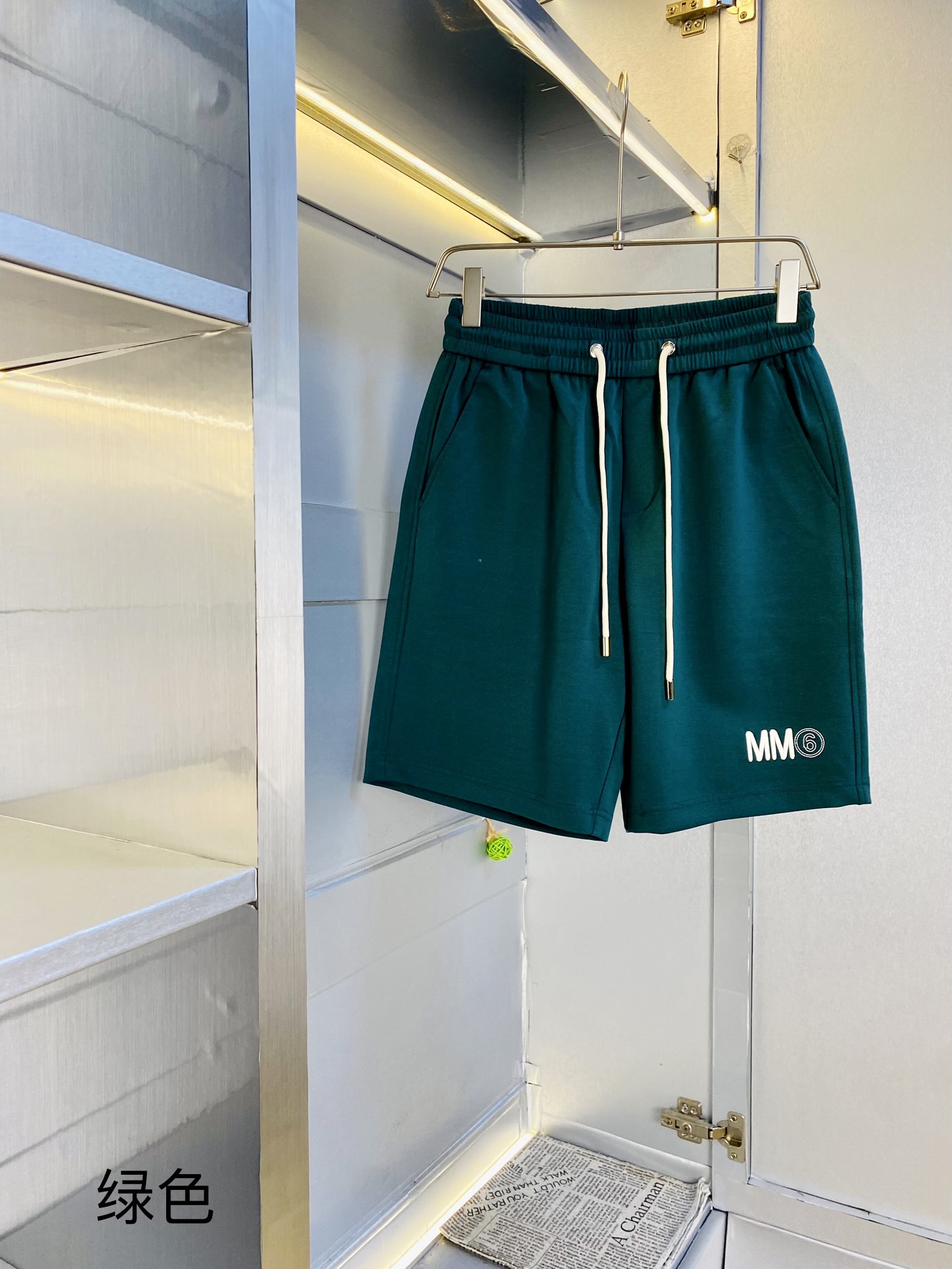 NO:508332,Gospel of Fatty Couple Style 210 catties to wear Majila MM6. Big recommendation!  The latest version of the spring and summer essential counter series is shorts, beach pants, five-quarter pants, casual pants, high-end customized original hardware. The upper body has super positive effect and the leg lines are fully demonstrated. The imported quick-drying fabric is provided by all customers. The texture is tight and delicate. The upper body is very comfortable and stylish, and it is extremely practical and versatile, which is very worth buying!  Requested recommendations from old customers!  Number of codes: M-3XL, masion margiela, masion margiela, shorts, alexander wang19860909情侣款胖子福音 210斤可穿 马吉拉MM6 重磅推荐！春夏必备专柜系列最新款短裤沙滩裤五分裤休闲裤高端订制原版五金 上身效果超正,腿部线条完全得到彰显,全客供进口速干面料 纹理 紧致细腻,上身非常舒适有型,而且极为实穿百搭,非常值得入手！老客户必收推荐！ 码数:M-3XL,,masion margiela,masion margiela,shorts,alexander wang,Men's clothing