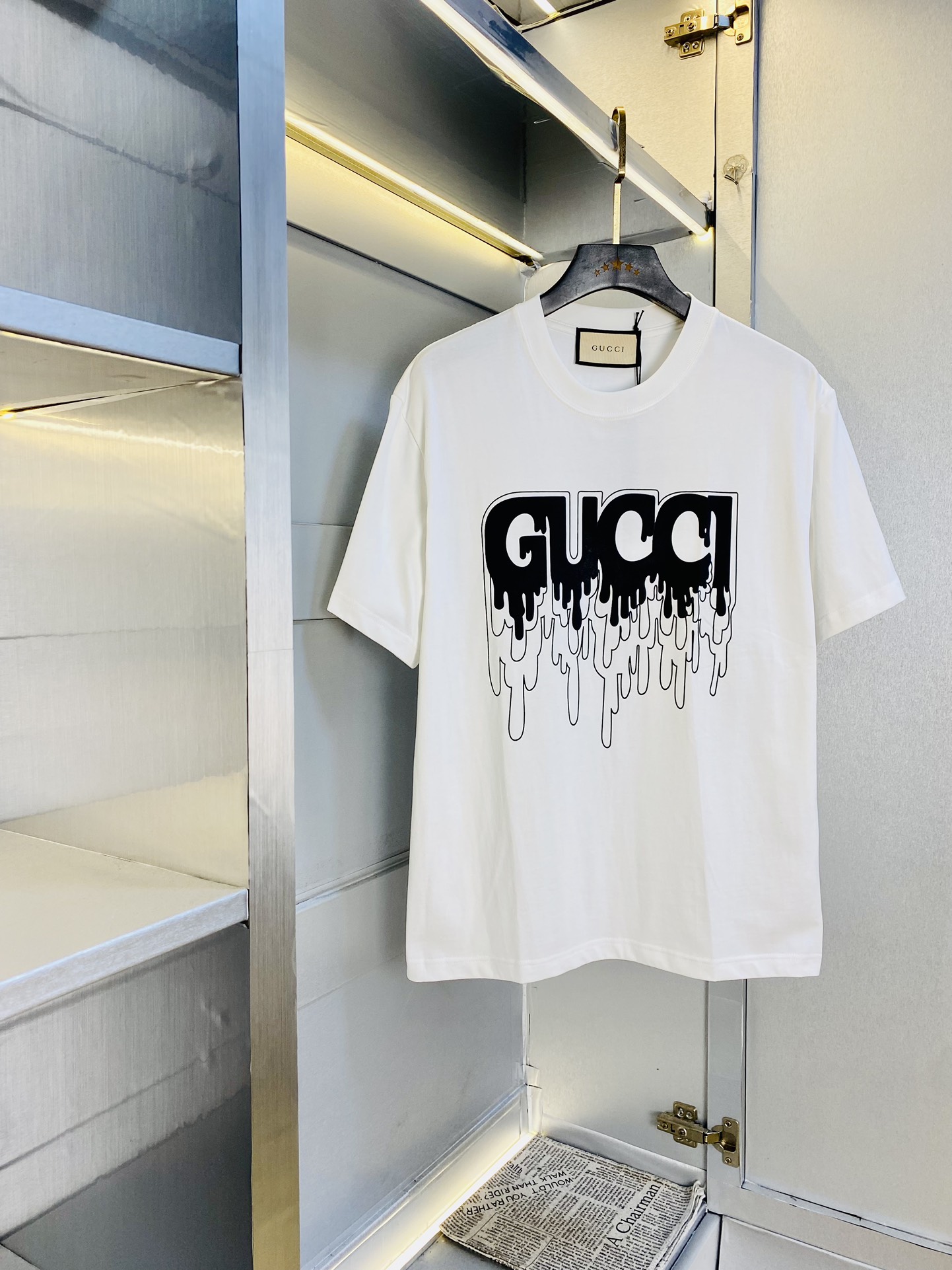 NO:474834,Wear 220 kilograms original order!  Fatty Gospel Gucci Couple Clothing Gucci Original Quality 2025 Latest Short-sleeved T-shirt Five-quarter Sleeve Middle Sleeve Selected counter custom-made top-grade cotton imported fabric with original wash mark!  Complete three standards, all the details are perfectly 1-to-1 reproduction, restore the authenticity 100% original hardware, high-end customized auxiliary materials, original factory original standards, excellent upper body effect!  The counter code is relatively large Xs-XL (175/130 catties wearing Xs), gucci, T-shirt, tees, t-shirt, alexander wang19860909穿220斤 原单货！胖子福音 情侣装古奇Gucci 原单品质 2025最新款 短袖T恤 五分袖中袖 精选专柜订制顶级纯棉进口面料 带原版洗水唛！三标齐全 所有细节做工完美1比1复刻 还原正品百分百 原版五金 高端订制辅料 原厂原标 上身效果超赞！专柜码数偏大Xs-XL(175/130斤穿Xs),,gucci,T-shirt,tees，t-shirt,alexander wang,Men's clothing