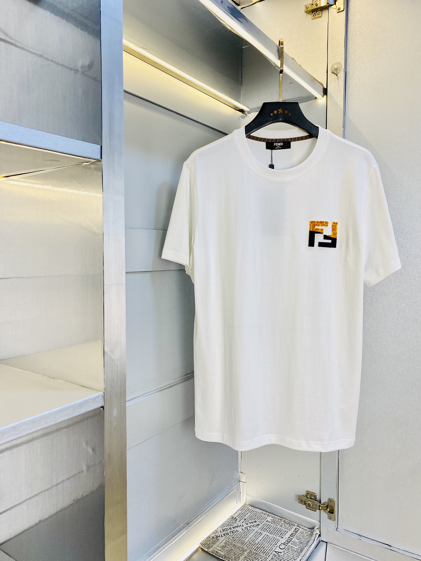 NO:446730,Wearing pounds, original order!  Fatty Gospel Couple Outfit Fendi Original Quality Latest Short-sleeved T-shirt Five-quarter Sleeve Middle Sleeve Selected counter Customized top-grade cotton imported fabric with original wash mark!  Complete three standards, all the details are perfectly 1-to-1 reproduction, restore the authenticity 100% original hardware, high-end customized auxiliary materials, original factory original standards, excellent upper body effect!  S-XXL (175/135 catties wear M), fendi, fendi, T-shirt, tees, t-shirt, alexander wang19860909穿斤 原单货！胖子福音 情侣装芬迪Fendi 原单品质 最新款 短袖T恤 五分袖中袖 精选专柜订制顶级纯棉进口面料 带原版洗水唛！三标齐全 所有细节做工完美1比1复刻 还原正品百分百 原版五金 高端订制辅料 原厂原标 上身效果超赞！码数偏大S-XXL(175/135斤穿M),,fendi,fendi,T-shirt,tees，t-shirt,alexander wang,Men's clothing