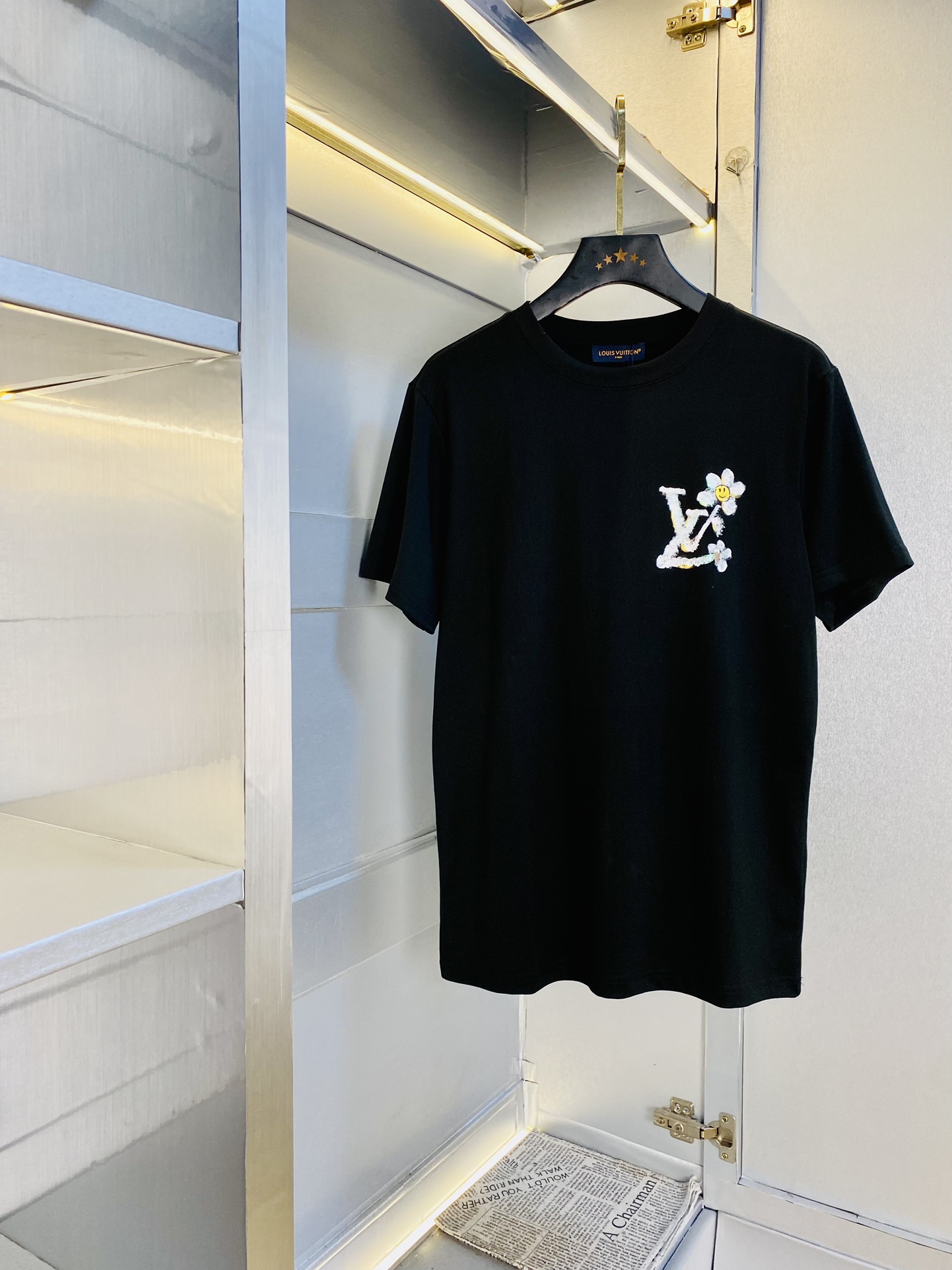 NO:446739,Wearing pounds, original order!  Fatty Gospel Couple Outfit Louis Vuitton Lv Original Quality Latest Short Sleeve T-shirt Five-quarter Sleeve Middle Sleeve Selected counter Customized top-grade cotton imported fabric with original wash mark!  Complete three standards, all the details are perfectly 1-to-1 reproduction, restore the authenticity 100% original hardware, high-end customized auxiliary materials, original factory original standards, excellent upper body effect!  S-XXL (175/135 catties wear M), louis vuitton,louis vuitton,t-shirt,tees,t-shirt,alexander wang19860909穿斤 原单货！胖子福音 情侣装路易威登Lv 原单品质 最新款 短袖T恤 五分袖中袖 精选专柜订制顶级纯棉进口面料 带原版洗水唛！三标齐全 所有细节做工完美1比1复刻 还原正品百分百 原版五金 高端订制辅料 原厂原标 上身效果超赞！码数偏大S-XXL(175/135斤穿M),,louis vuitton,louis vuitton,T-shirt,tees，t-shirt,alexander wang,Men's clothing