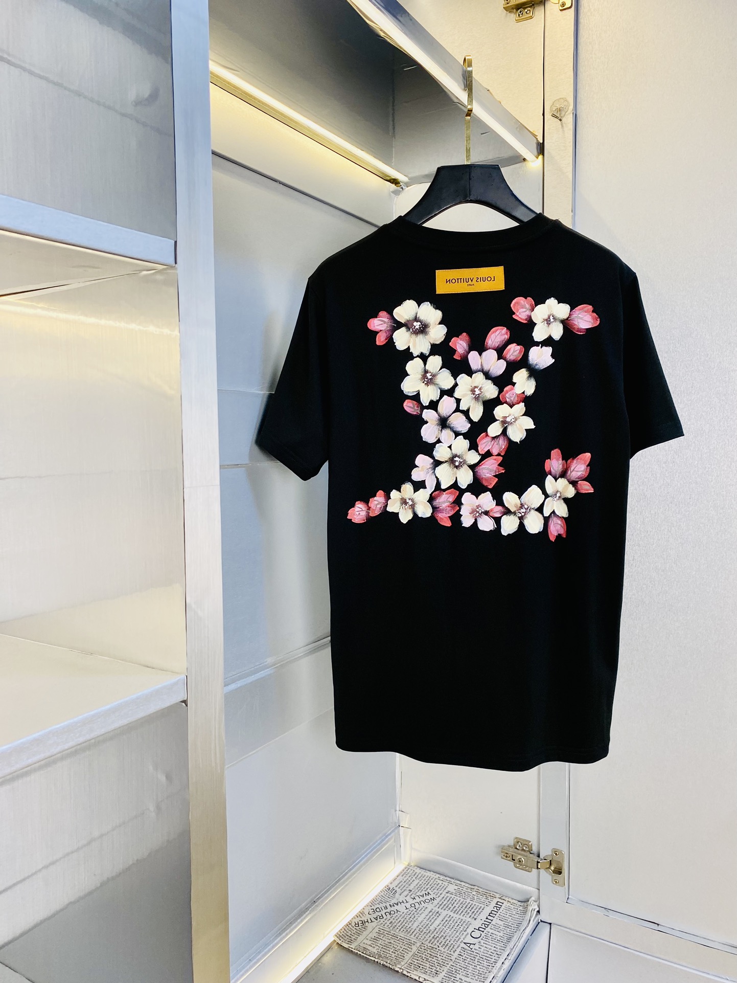 NO:510629,Wear 220 kilograms original order!  Fat man's gossip, couple outfit Louis Vuitton Lv original single quality 2025 latest short-sleeved T-shirt, five-point mid-sleeved, selected counter customized top-grade cotton imported fabric with original wash mark!  Complete three standards, all the details are perfectly 1-to-1 reproduction, restore the authenticity 100% original hardware, high-end customized auxiliary materials, original factory original standards, excellent upper body effect!  S-XXL (175/135 catties wear M), louis vuitton,louis vuitton,t-shirt,tees,t-shirt,alexander wang19860909穿220斤 原单货！胖子福音 情侣装路易威登Lv 原单品质 2025最新款 短袖T恤 五分袖中袖 精选专柜订制顶级纯棉进口面料 带原版洗水唛！三标齐全 所有细节做工完美1比1复刻 还原正品百分百 原版五金 高端订制辅料 原厂原标 上身效果超赞！码数偏大S-XXL(175/135斤穿M),,louis vuitton,louis vuitton,T-shirt,tees，t-shirt,alexander wang,Men's clothing