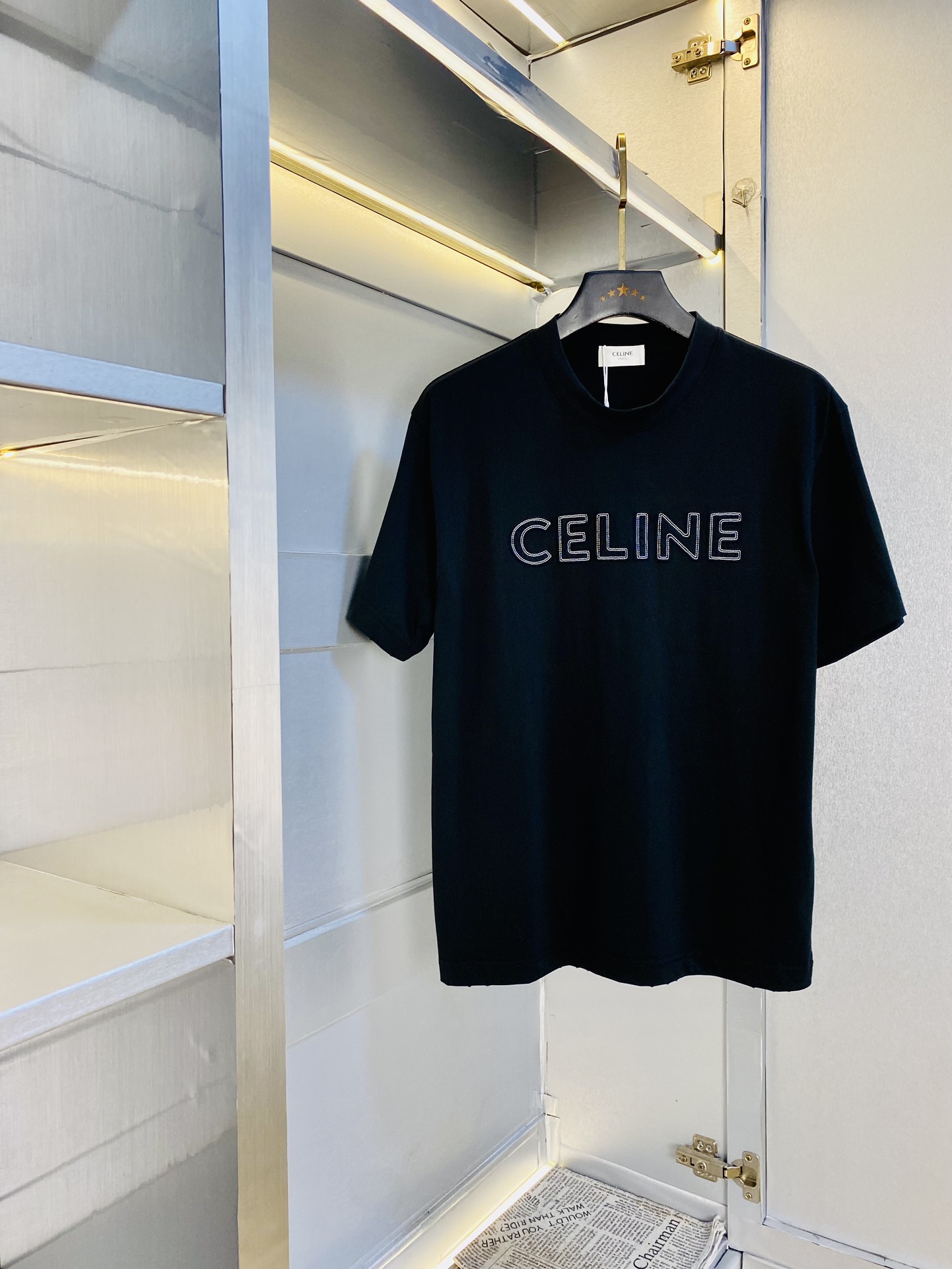 NO:513786,Wear 210 kilograms original order!  Fatty Gospel Couple Outfit Celine Original Quality 2025 Latest Short Sleeve T-shirt Five-quarter Sleeve Middle Sleeve Selected counter Customized top-grade cotton imported fabric with original wash mark!  Complete three standards, all the details are perfectly 1-to-1 reproduction, restore the authenticity 100% original hardware, high-end customized auxiliary materials, original factory original standards, excellent upper body effect!  The counter is large in size Xs-XL (175/130 catties wearing Xs), celine,celine,T-shirt,tees,t-shirt,alexander wang19860909穿210斤 原单货！胖子福音 情侣装赛琳Celine 原单品质 2025最新款 短袖T恤 五分袖中袖 精选专柜订制顶级纯棉进口面料 带原版洗水唛！三标齐全 所有细节做工完美1比1复刻 还原正品百分百 原版五金 高端订制辅料 原厂原标 上身效果超赞！专柜码数偏大Xs-XL(175/130斤穿Xs),,celine,celine,T-shirt,tees，t-shirt,alexander wang,Men's clothing